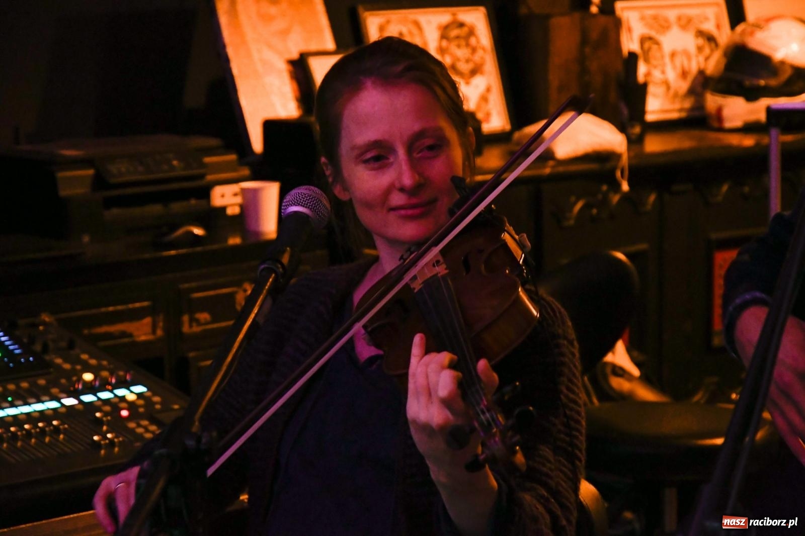 Zdjęcie w galerii na portalu naszraciborz.pl: Potańcówka Bałkańska w dawnej Tęczowej [FOTO i WIDEO] wiadomości z regionu