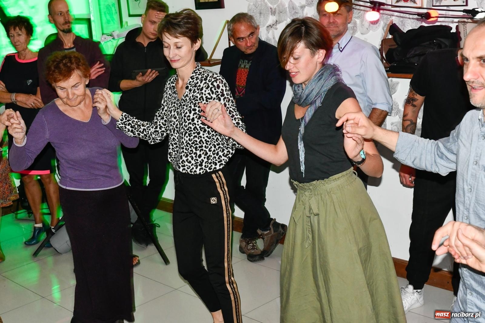 Zdjęcie w galerii na portalu naszraciborz.pl: Potańcówka Bałkańska w dawnej Tęczowej [FOTO i WIDEO] wiadomości z regionu