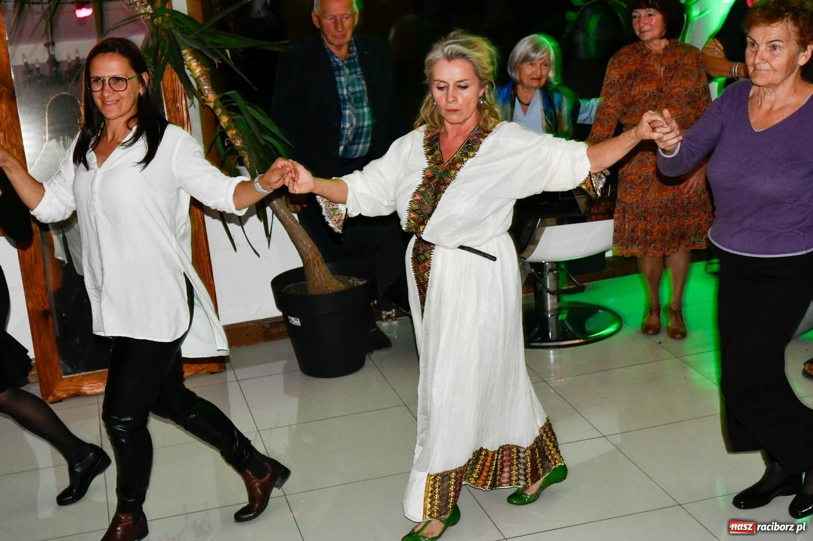 Zdjęcie w galerii na portalu naszraciborz.pl: Potańcówka Bałkańska w dawnej Tęczowej [FOTO i WIDEO] wiadomości z regionu