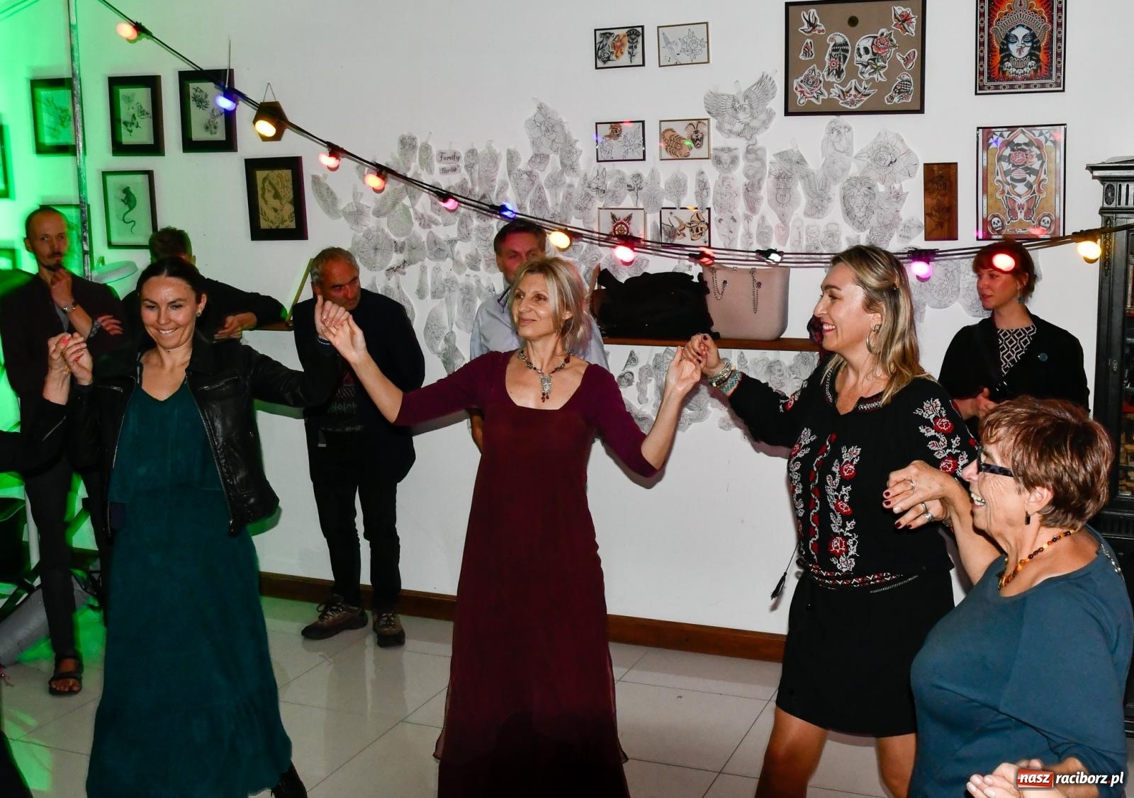 Zdjęcie w galerii na portalu naszraciborz.pl: Potańcówka Bałkańska w dawnej Tęczowej [FOTO i WIDEO] wiadomości z regionu