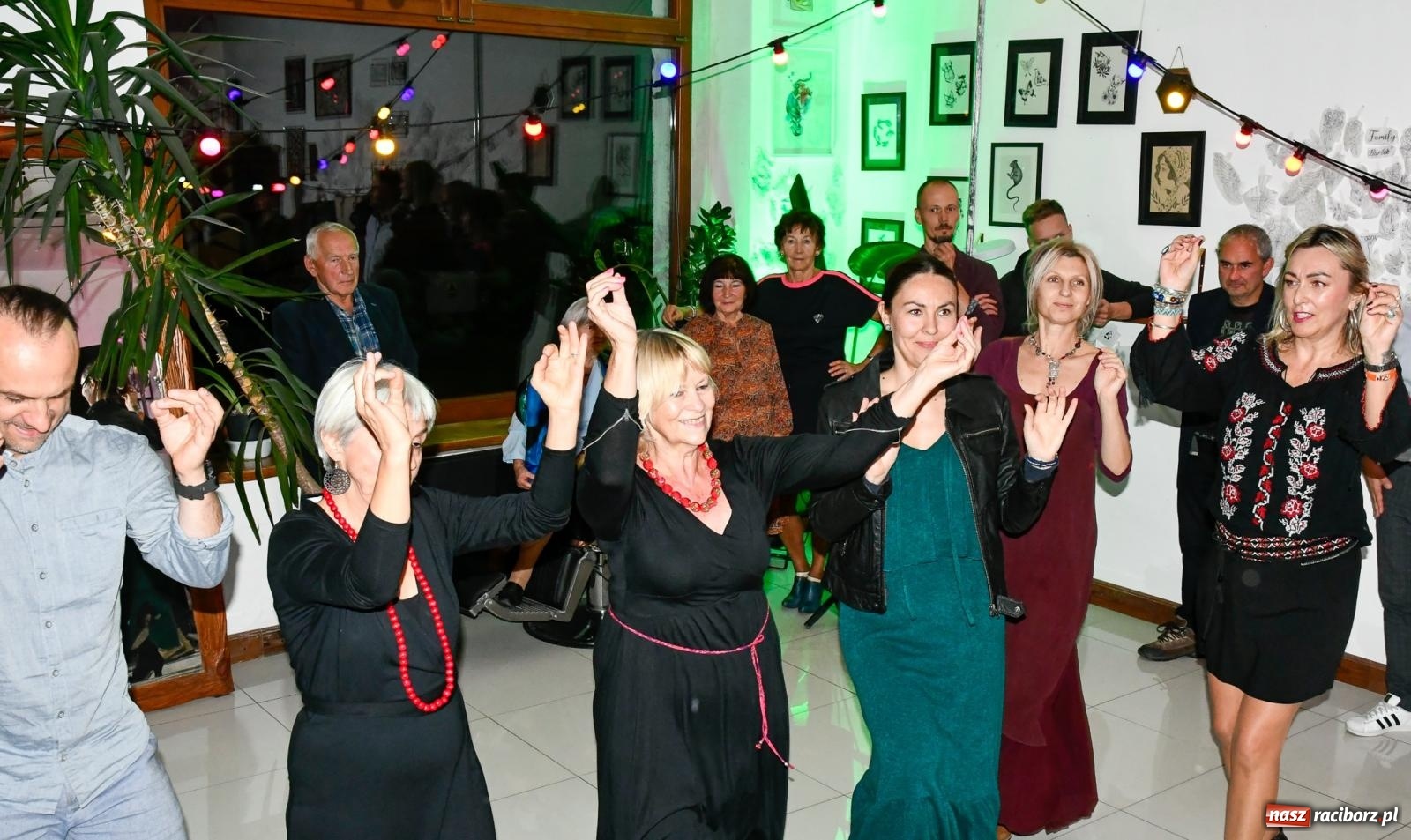 Zdjęcie w galerii na portalu naszraciborz.pl: Potańcówka Bałkańska w dawnej Tęczowej [FOTO i WIDEO] wiadomości z regionu
