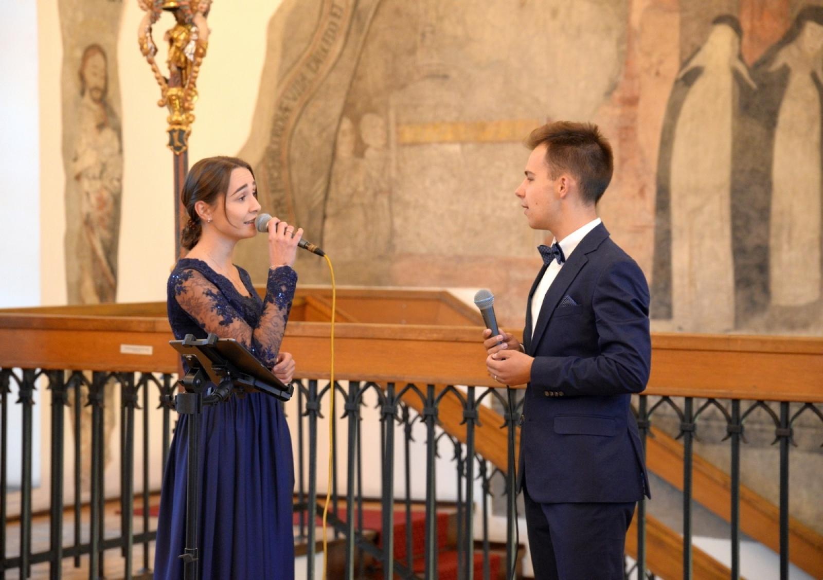 Zdjęcie w galerii na portalu naszraciborz.pl: Zakochany duet zaśpiewał w raciborskim Muzeum [FOTO] wiadomości z regionu