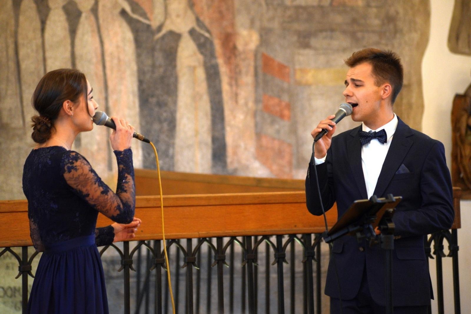 Zdjęcie w galerii na portalu naszraciborz.pl: Zakochany duet zaśpiewał w raciborskim Muzeum [FOTO] wiadomości z regionu