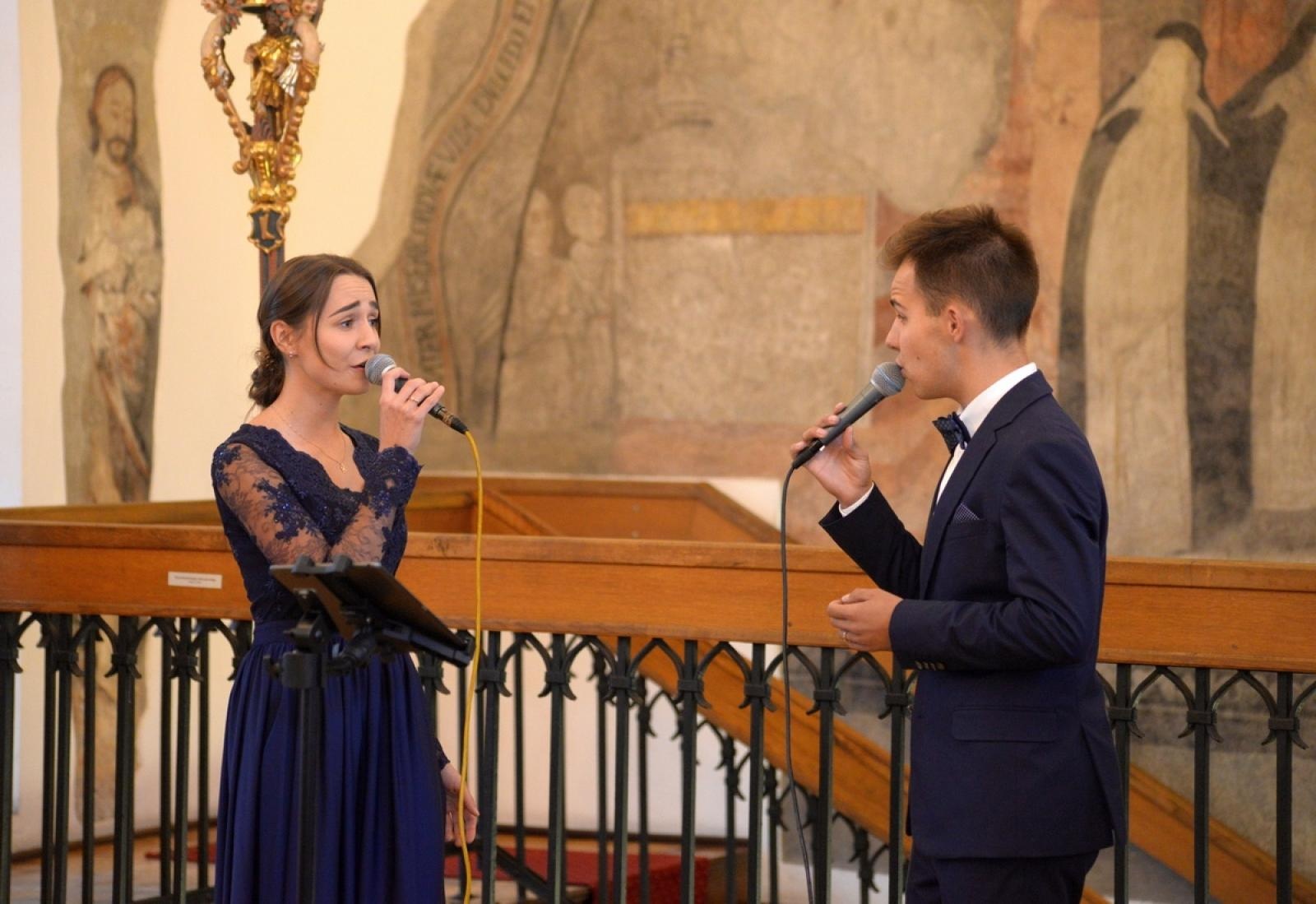 Zdjęcie w galerii na portalu naszraciborz.pl: Zakochany duet zaśpiewał w raciborskim Muzeum [FOTO] wiadomości z regionu