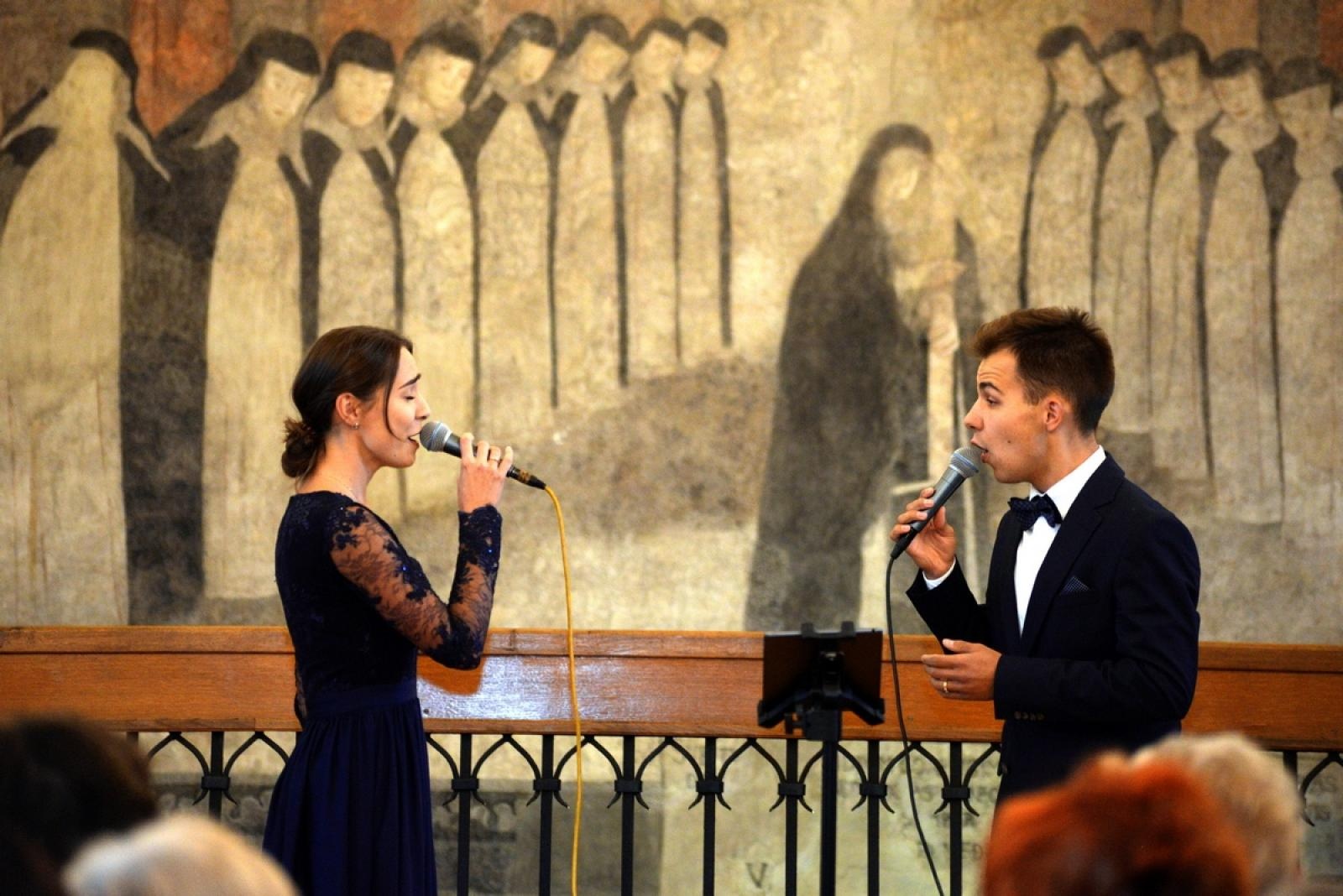 Zdjęcie w galerii na portalu naszraciborz.pl: Zakochany duet zaśpiewał w raciborskim Muzeum [FOTO] wiadomości z regionu