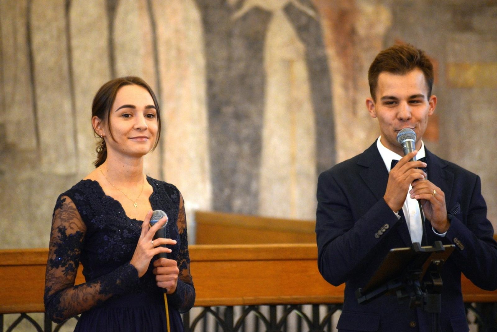 Zdjęcie w galerii na portalu naszraciborz.pl: Zakochany duet zaśpiewał w raciborskim Muzeum [FOTO] wiadomości z regionu