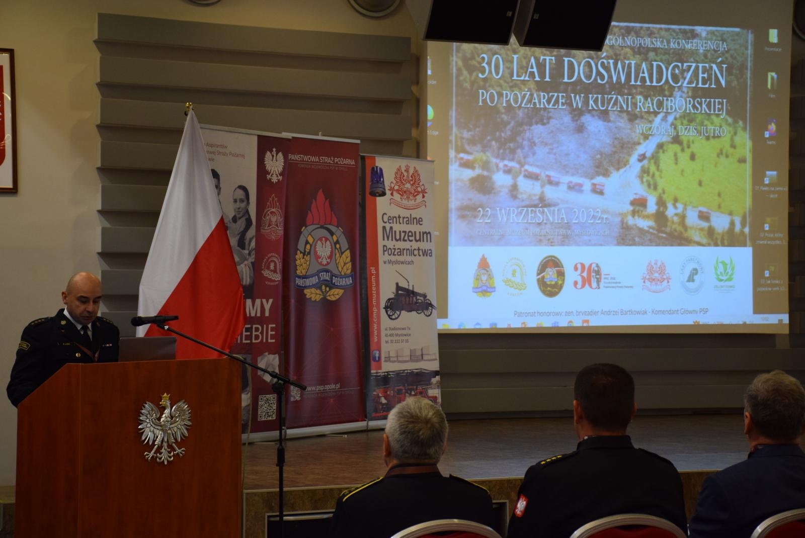 Zdjęcie w galerii na portalu naszraciborz.pl: 30 lat po wielkim pożarze w Kuźni Raciborskiej. Konferencja w muzeum pożarnictwa wiadomości z regionu