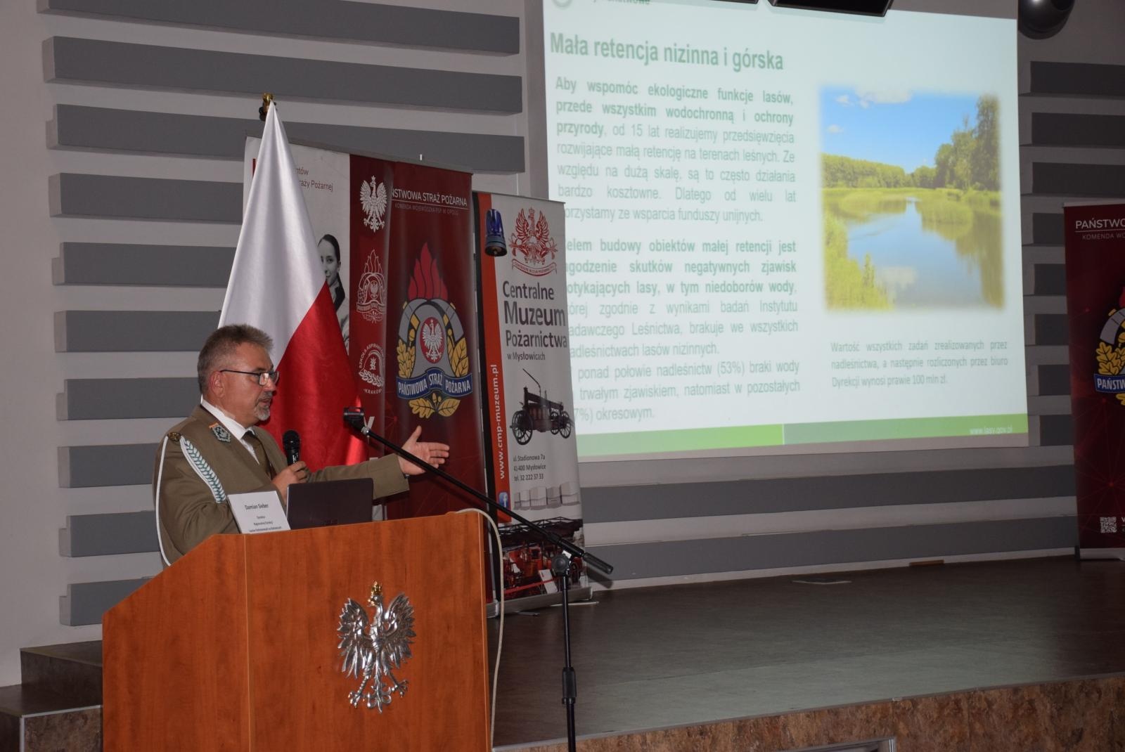 Zdjęcie w galerii na portalu naszraciborz.pl: 30 lat po wielkim pożarze w Kuźni Raciborskiej. Konferencja w muzeum pożarnictwa wiadomości z regionu