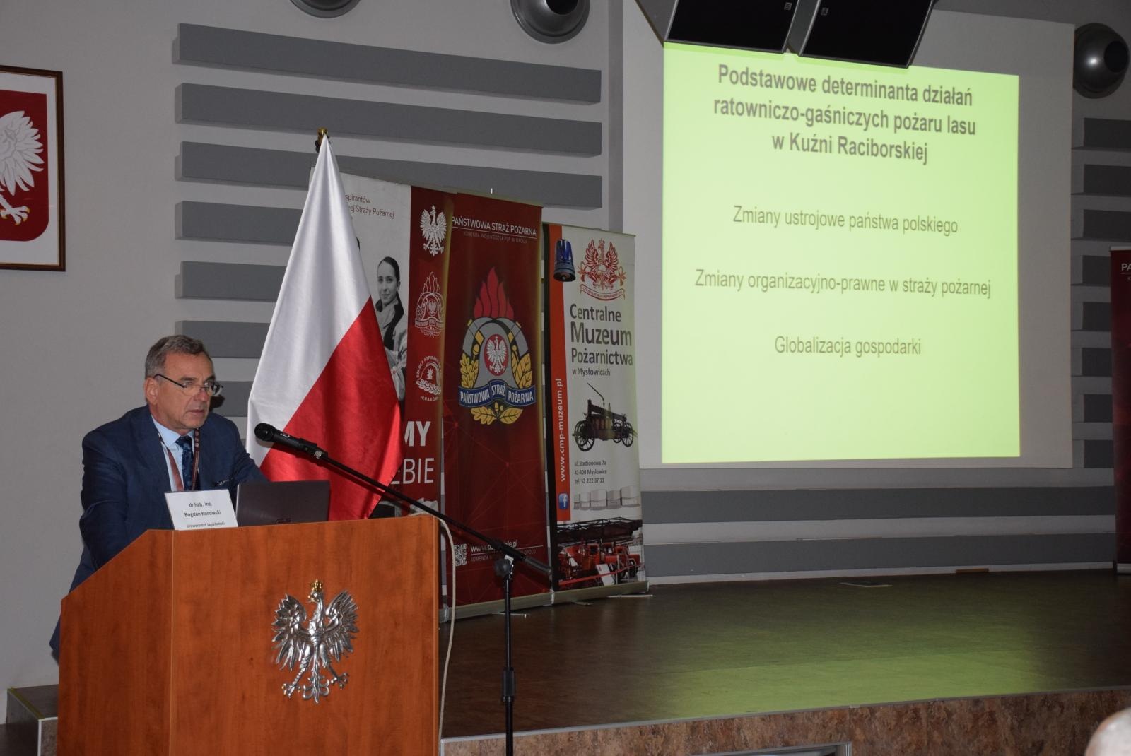 Zdjęcie w galerii na portalu naszraciborz.pl: 30 lat po wielkim pożarze w Kuźni Raciborskiej. Konferencja w muzeum pożarnictwa wiadomości z regionu