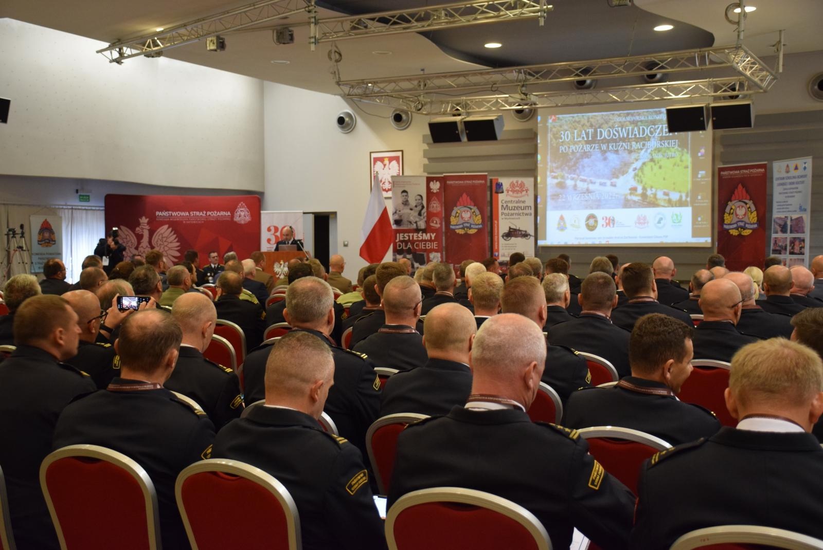 Zdjęcie w galerii na portalu naszraciborz.pl: 30 lat po wielkim pożarze w Kuźni Raciborskiej. Konferencja w muzeum pożarnictwa wiadomości z regionu