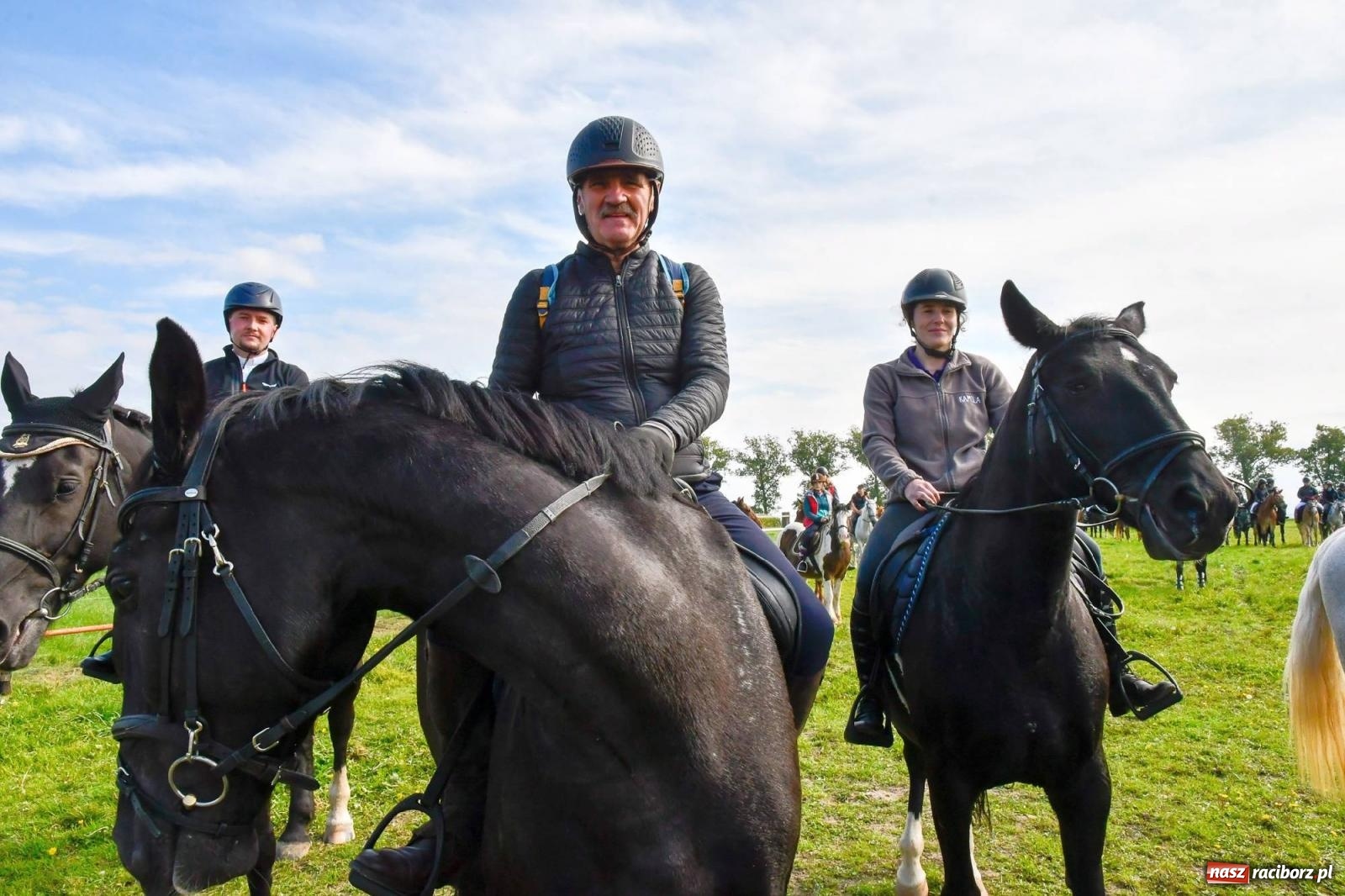 Zdjęcie w galerii na portalu naszraciborz.pl: Ponad sto koni na żerdzińskim Hubertusie [FOTO i WIDEO] wiadomości z regionu