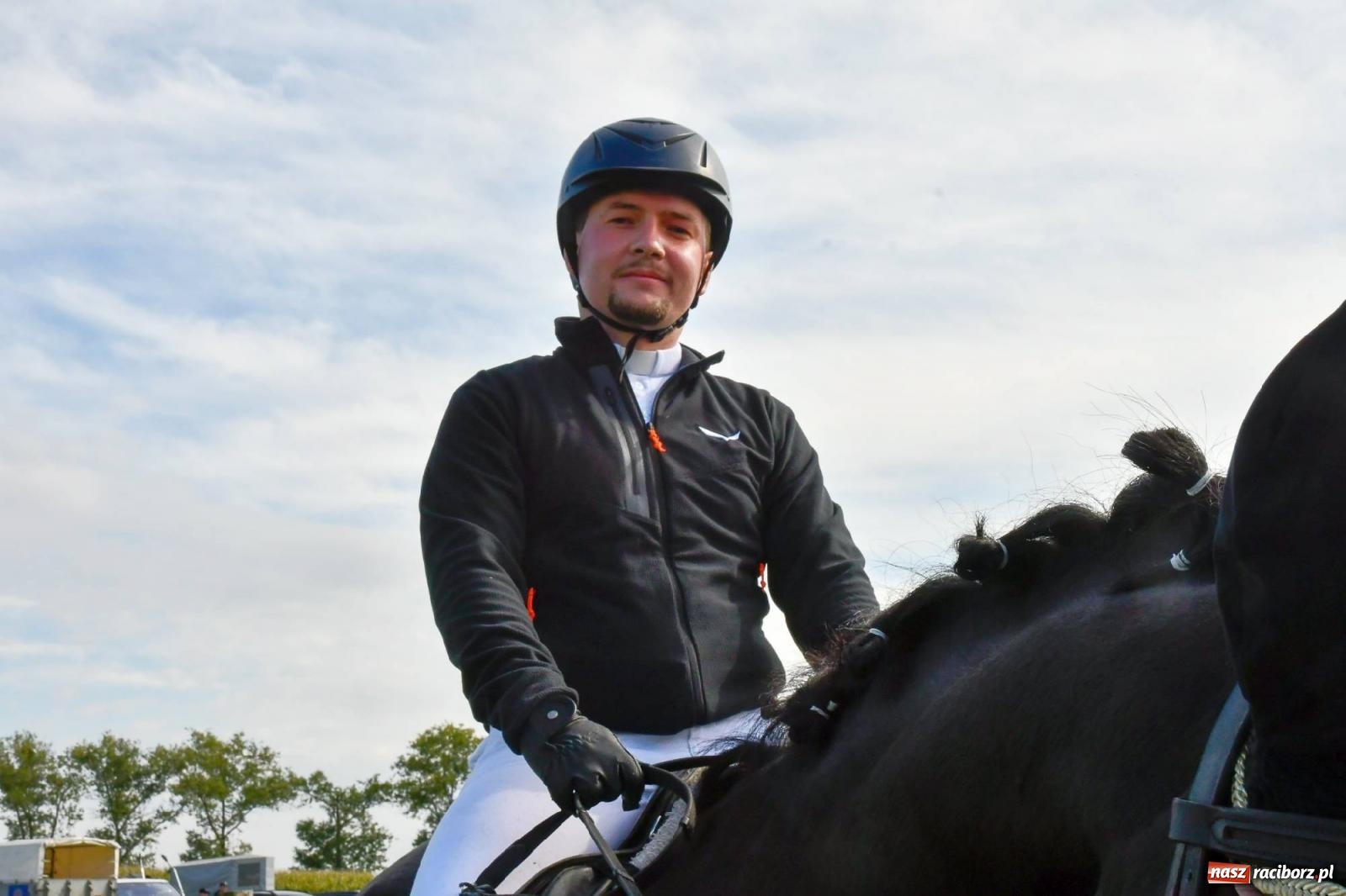 Zdjęcie w galerii na portalu naszraciborz.pl: Ponad sto koni na żerdzińskim Hubertusie [FOTO i WIDEO] wiadomości z regionu