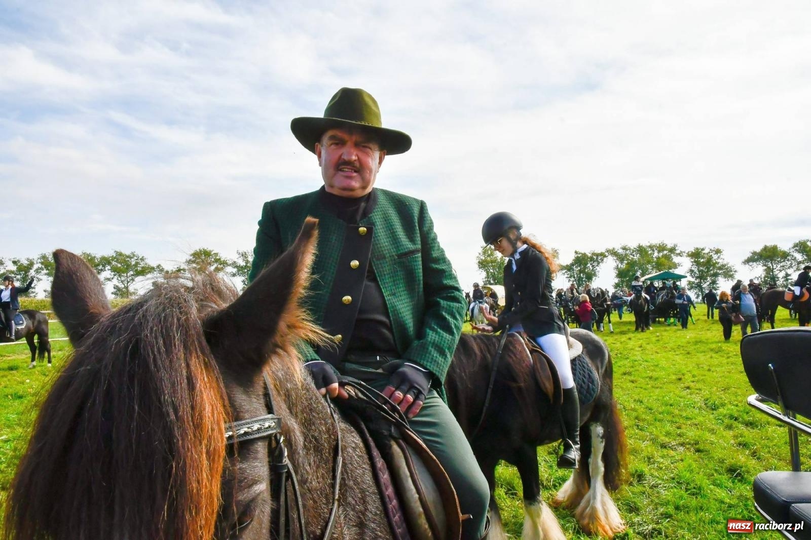 Zdjęcie w galerii na portalu naszraciborz.pl: Ponad sto koni na żerdzińskim Hubertusie [FOTO i WIDEO] wiadomości z regionu