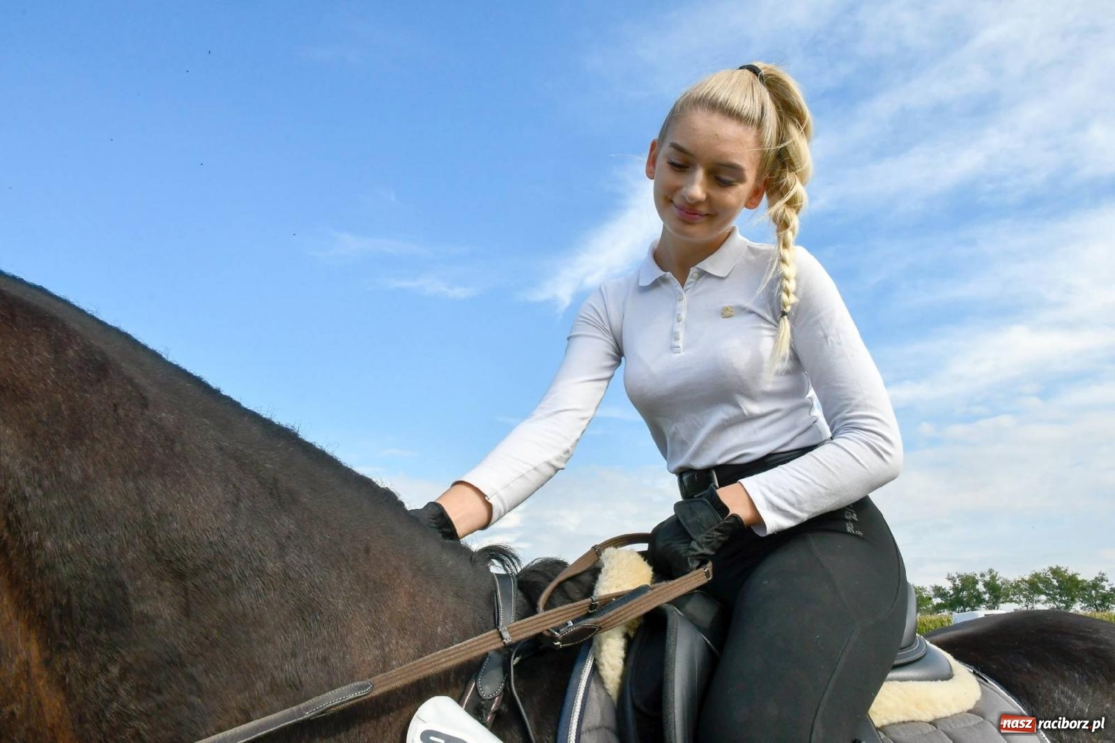 Zdjęcie w galerii na portalu naszraciborz.pl: Ponad sto koni na żerdzińskim Hubertusie [FOTO i WIDEO] wiadomości z regionu