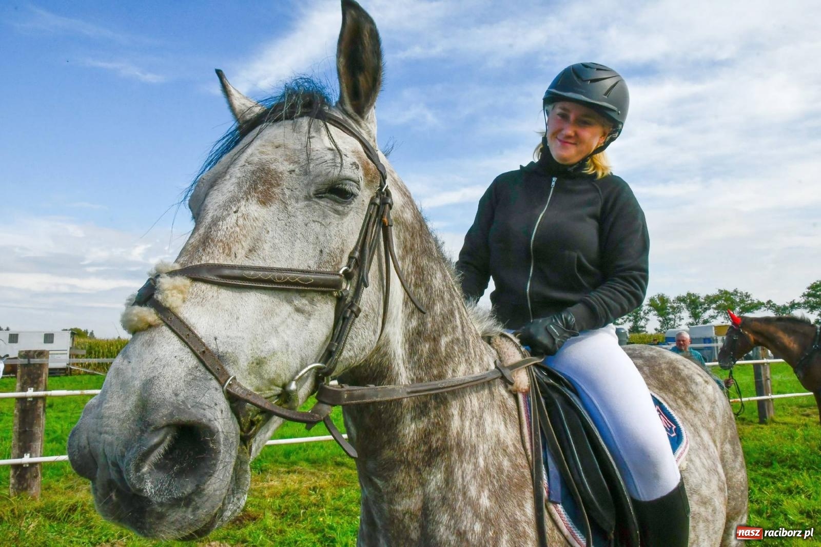 Zdjęcie w galerii na portalu naszraciborz.pl: Ponad sto koni na żerdzińskim Hubertusie [FOTO i WIDEO] wiadomości z regionu