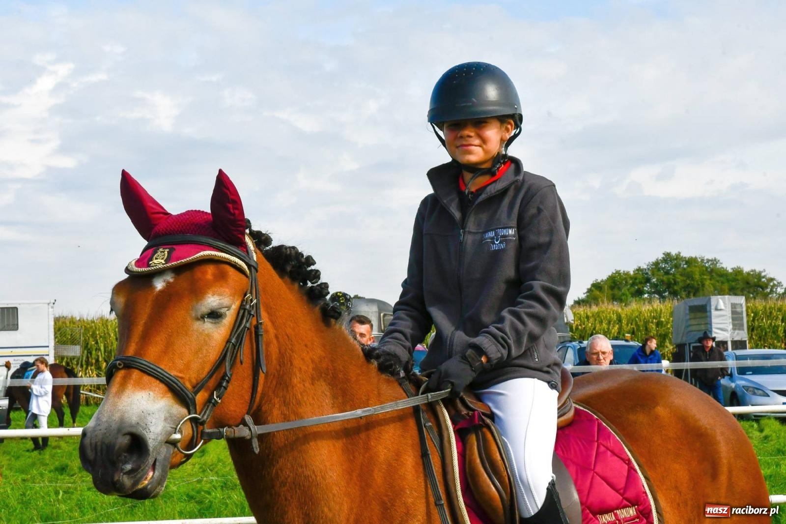 Zdjęcie w galerii na portalu naszraciborz.pl: Ponad sto koni na żerdzińskim Hubertusie [FOTO i WIDEO] wiadomości z regionu