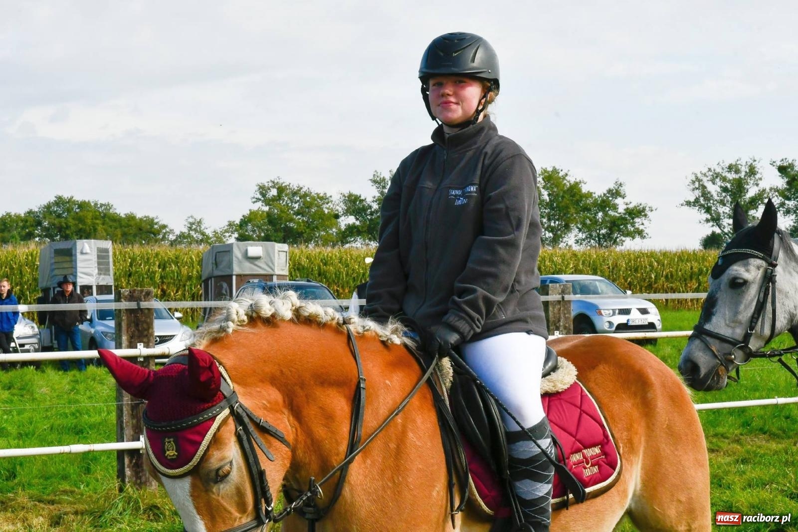 Zdjęcie w galerii na portalu naszraciborz.pl: Ponad sto koni na żerdzińskim Hubertusie [FOTO i WIDEO] wiadomości z regionu