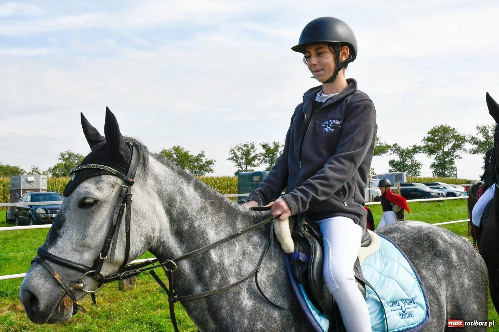 Zdjęcie w galerii na portalu naszraciborz.pl: Ponad sto koni na żerdzińskim Hubertusie [FOTO i WIDEO] wiadomości z regionu