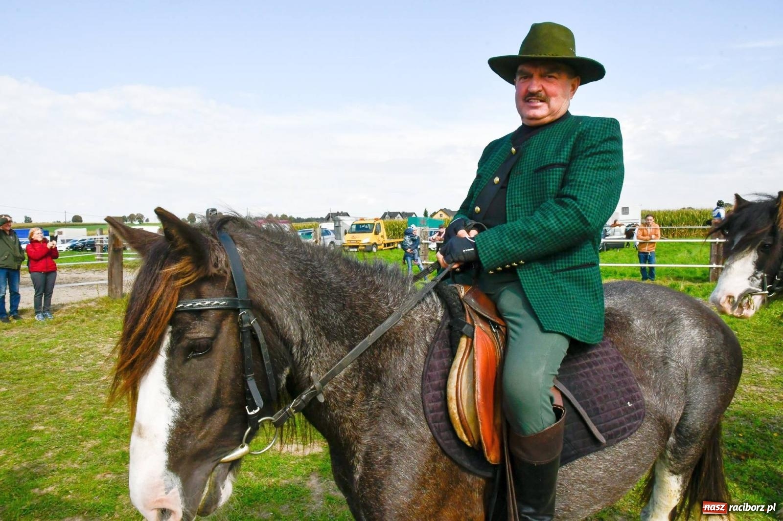 Zdjęcie w galerii na portalu naszraciborz.pl: Ponad sto koni na żerdzińskim Hubertusie [FOTO i WIDEO] wiadomości z regionu