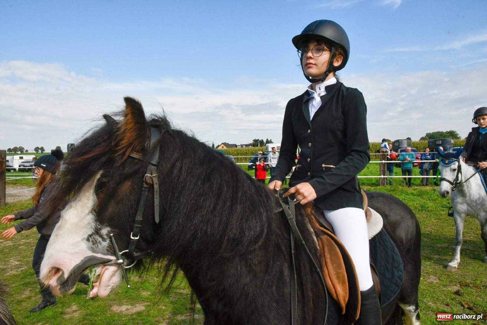 Zdjęcie w galerii na portalu naszraciborz.pl: Ponad sto koni na żerdzińskim Hubertusie [FOTO i WIDEO] wiadomości z regionu