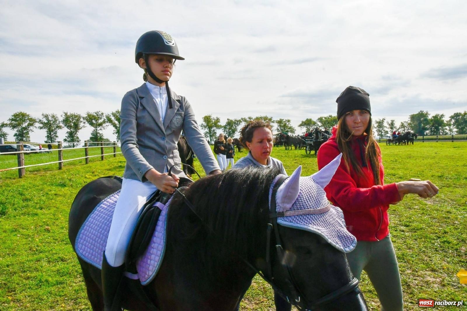 Zdjęcie w galerii na portalu naszraciborz.pl: Ponad sto koni na żerdzińskim Hubertusie [FOTO i WIDEO] wiadomości z regionu