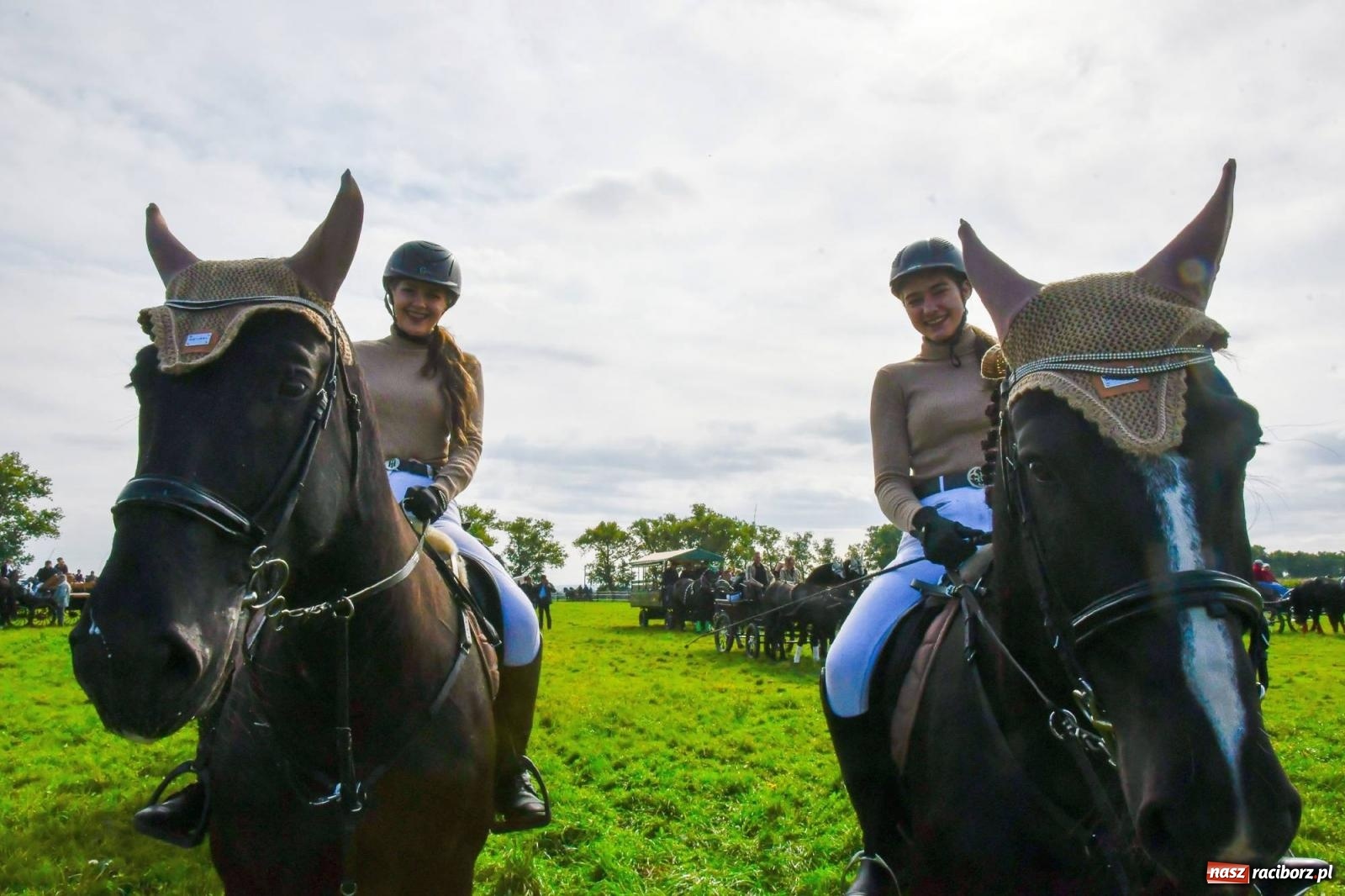 Zdjęcie w galerii na portalu naszraciborz.pl: Ponad sto koni na żerdzińskim Hubertusie [FOTO i WIDEO] wiadomości z regionu