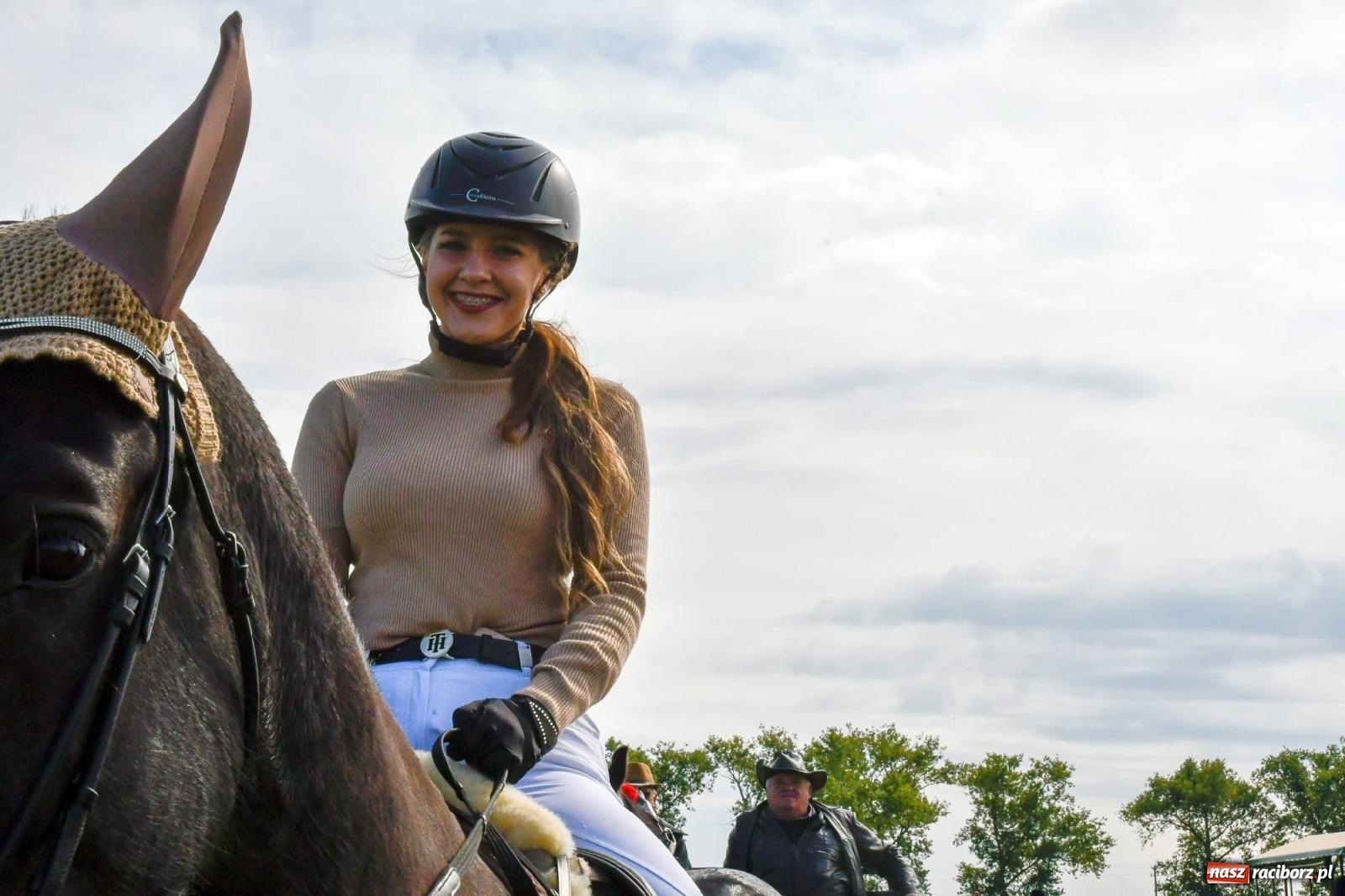 Zdjęcie w galerii na portalu naszraciborz.pl: Ponad sto koni na żerdzińskim Hubertusie [FOTO i WIDEO] wiadomości z regionu
