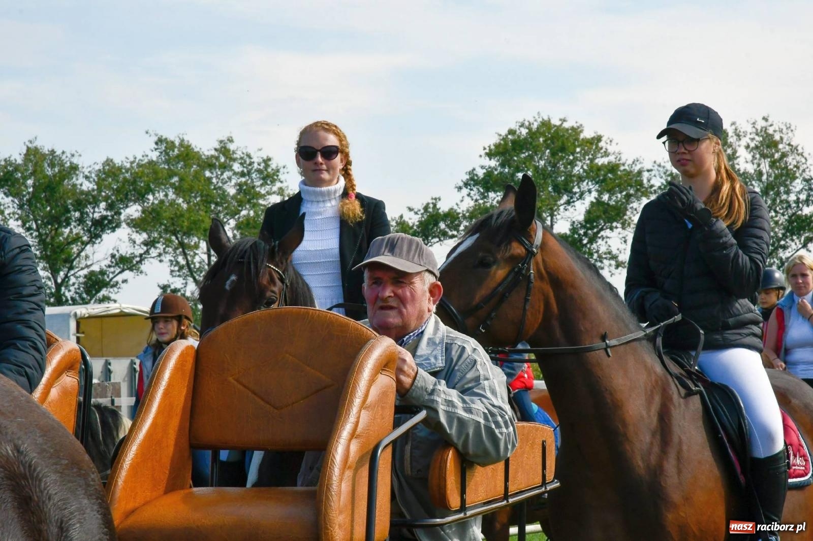 Zdjęcie w galerii na portalu naszraciborz.pl: Ponad sto koni na żerdzińskim Hubertusie [FOTO i WIDEO] wiadomości z regionu
