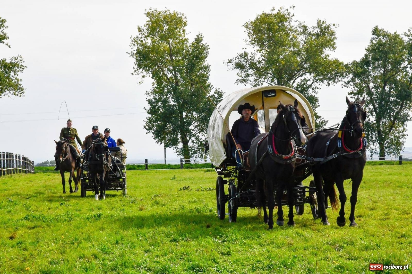 Zdjęcie w galerii na portalu naszraciborz.pl: Ponad sto koni na żerdzińskim Hubertusie [FOTO i WIDEO] wiadomości z regionu