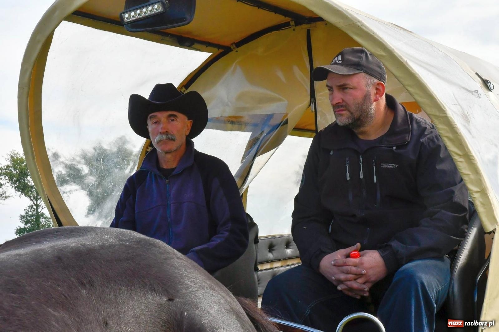 Zdjęcie w galerii na portalu naszraciborz.pl: Ponad sto koni na żerdzińskim Hubertusie [FOTO i WIDEO] wiadomości z regionu