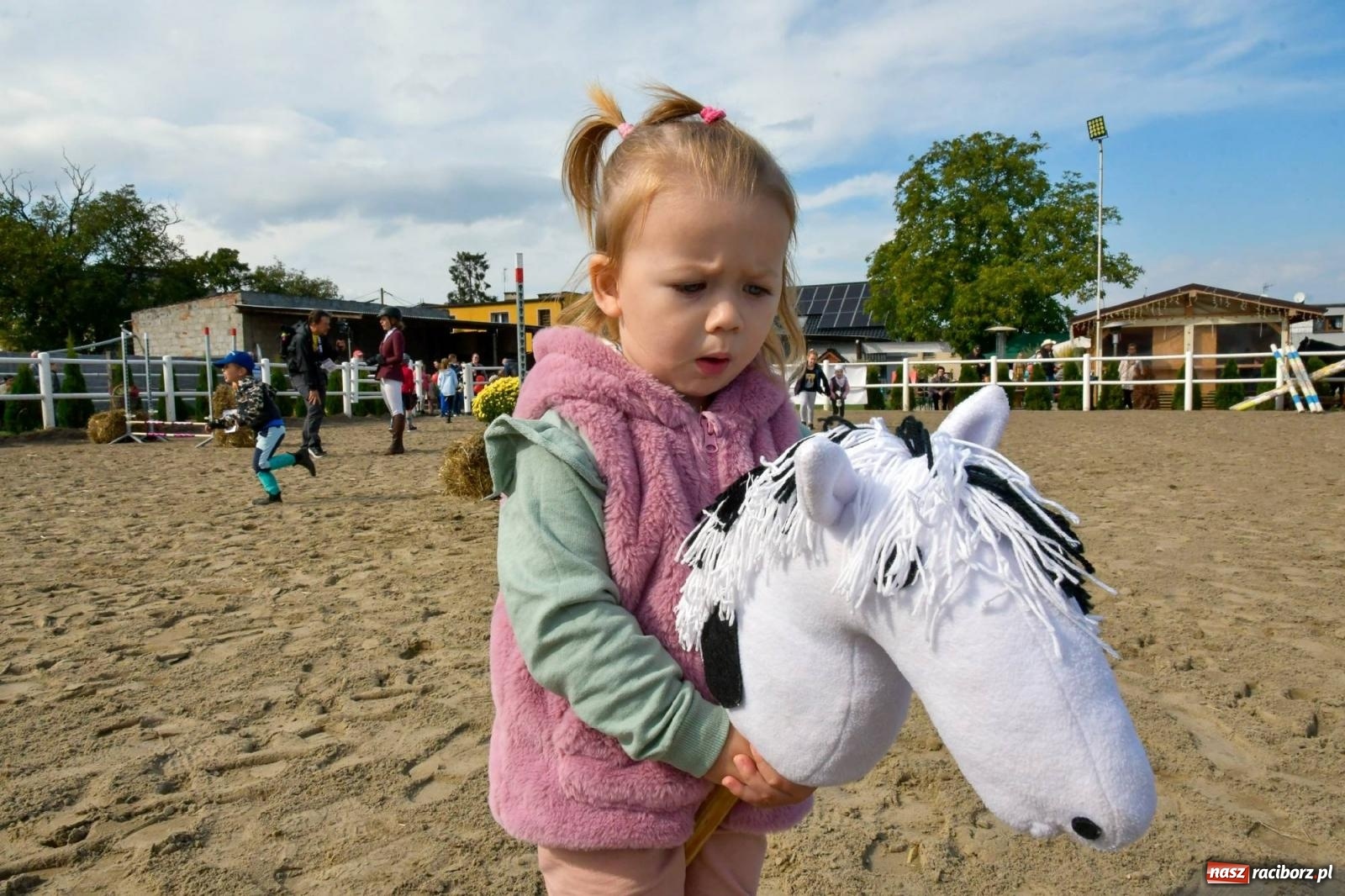 Zdjęcie w galerii na portalu naszraciborz.pl: Ponad sto koni na żerdzińskim Hubertusie [FOTO i WIDEO] wiadomości z regionu