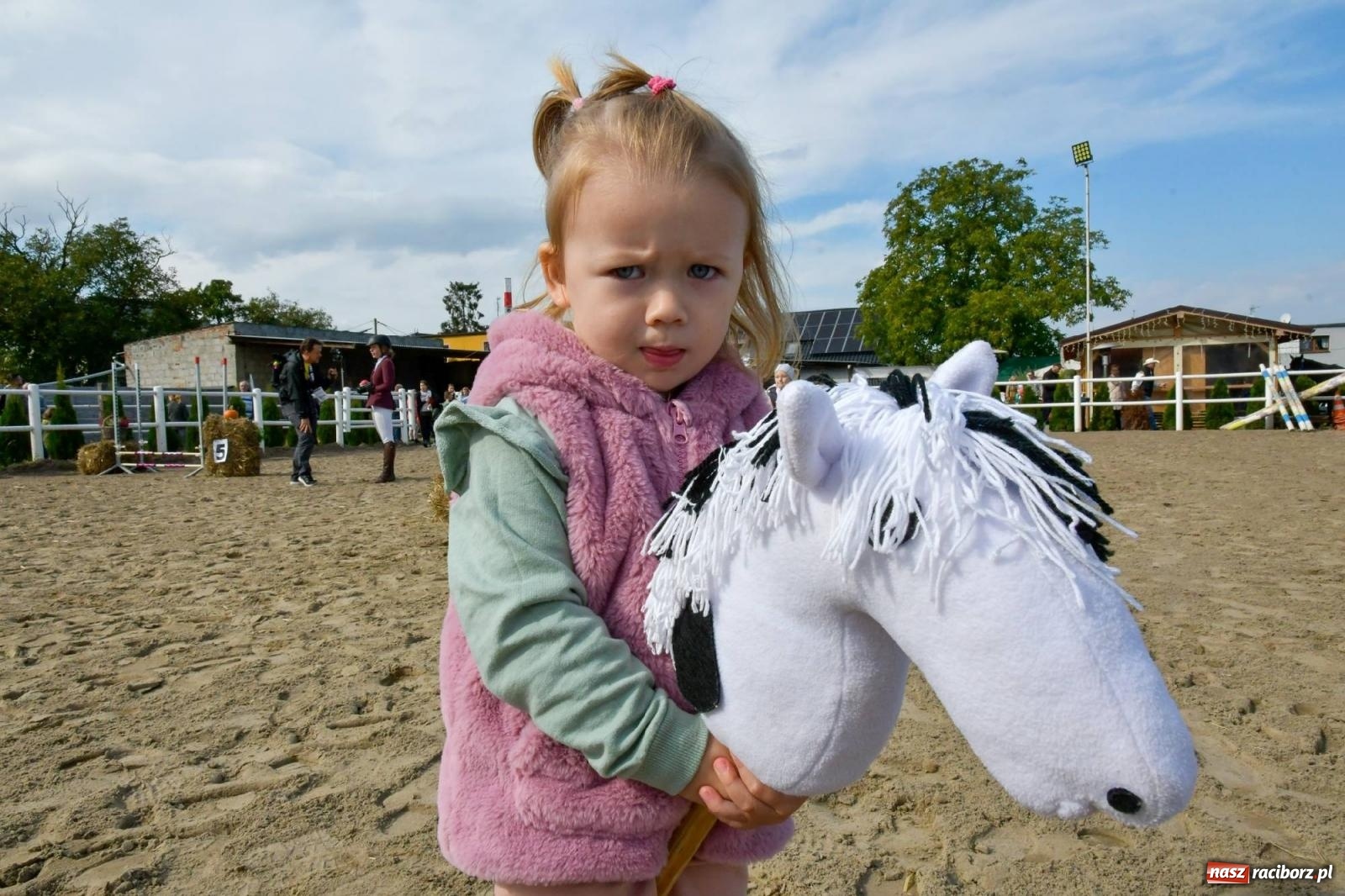 Zdjęcie w galerii na portalu naszraciborz.pl: Ponad sto koni na żerdzińskim Hubertusie [FOTO i WIDEO] wiadomości z regionu