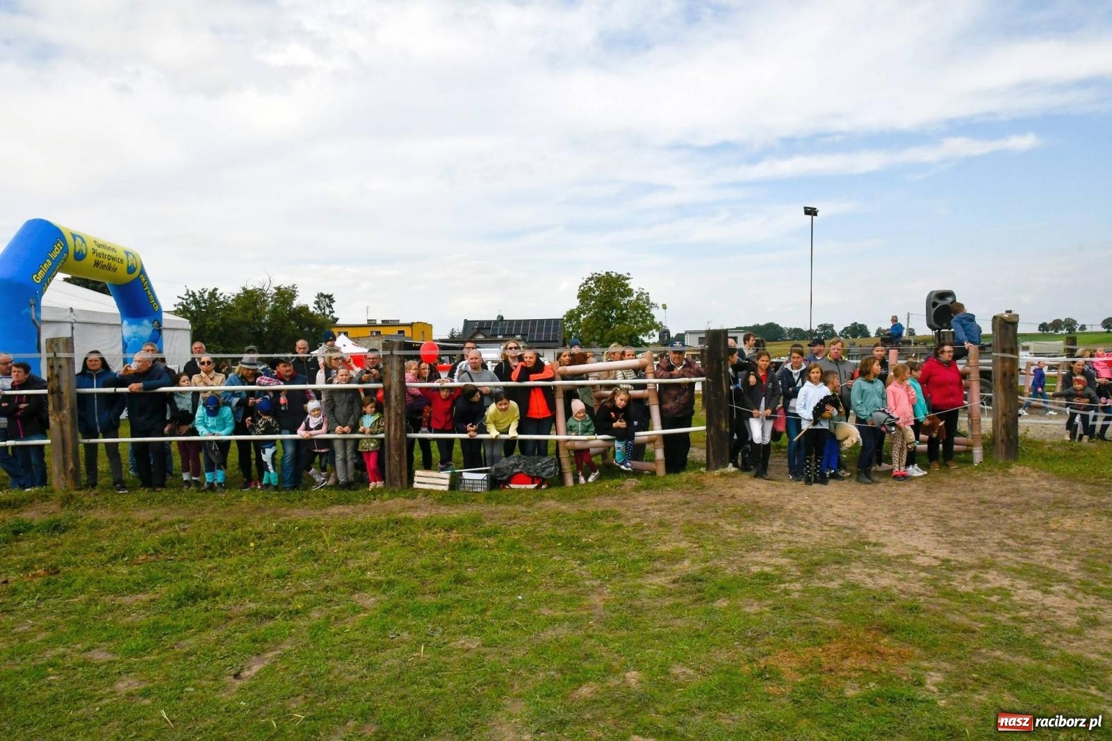 Zdjęcie w galerii na portalu naszraciborz.pl: Ponad sto koni na żerdzińskim Hubertusie [FOTO i WIDEO] wiadomości z regionu