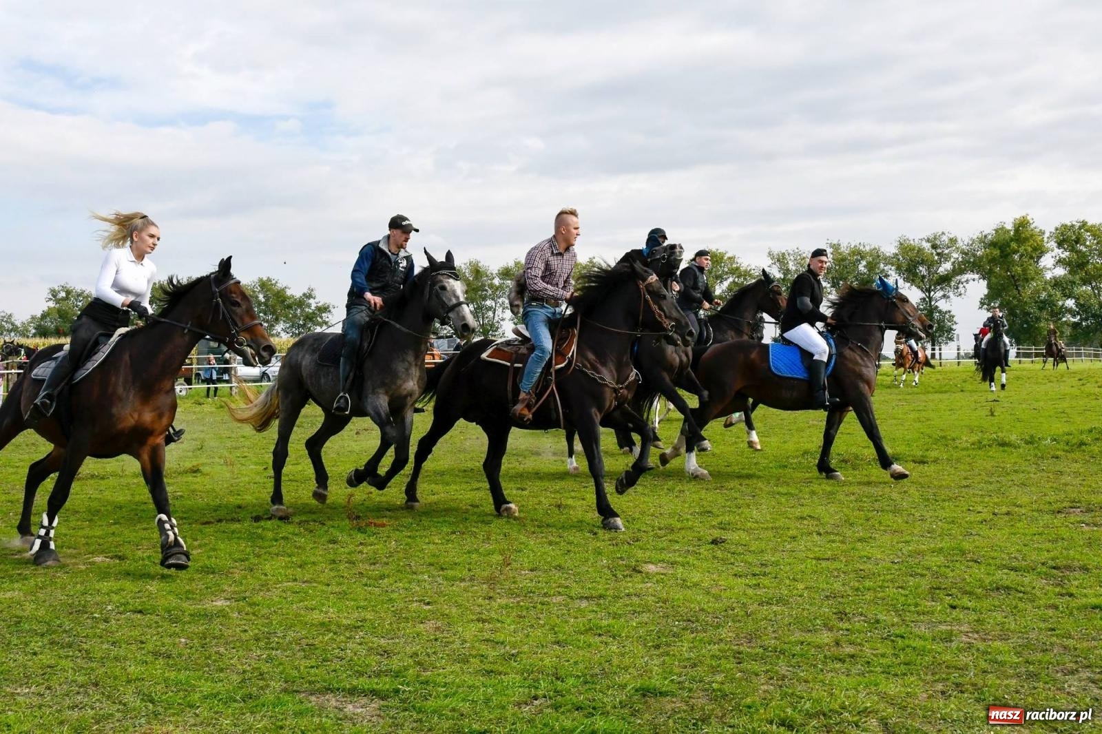 Zdjęcie w galerii na portalu naszraciborz.pl: Ponad sto koni na żerdzińskim Hubertusie [FOTO i WIDEO] wiadomości z regionu