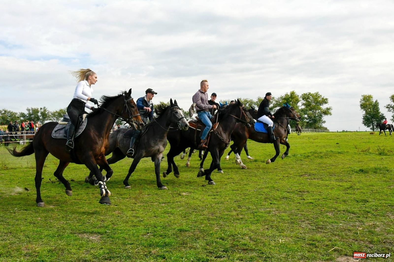 Zdjęcie w galerii na portalu naszraciborz.pl: Ponad sto koni na żerdzińskim Hubertusie [FOTO i WIDEO] wiadomości z regionu