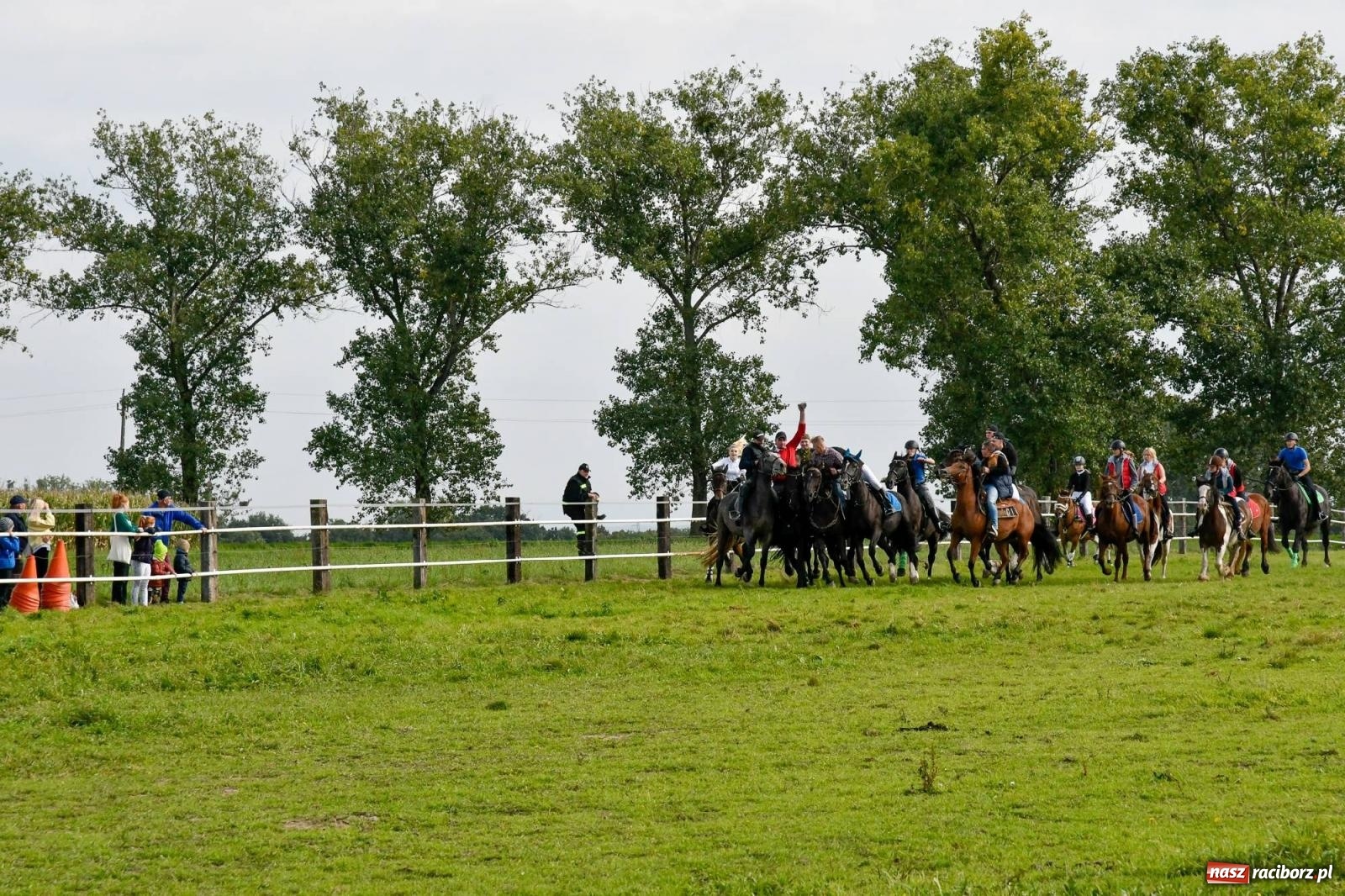 Zdjęcie w galerii na portalu naszraciborz.pl: Ponad sto koni na żerdzińskim Hubertusie [FOTO i WIDEO] wiadomości z regionu