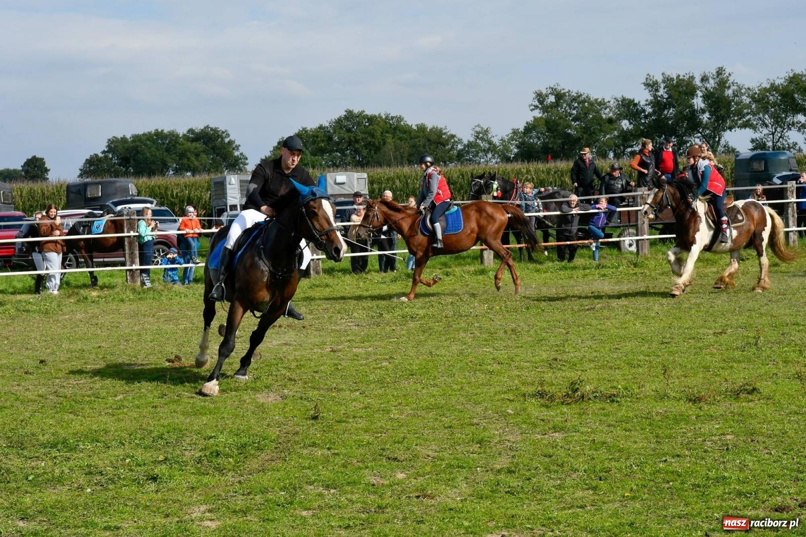 Zdjęcie w galerii na portalu naszraciborz.pl: Ponad sto koni na żerdzińskim Hubertusie [FOTO i WIDEO] wiadomości z regionu
