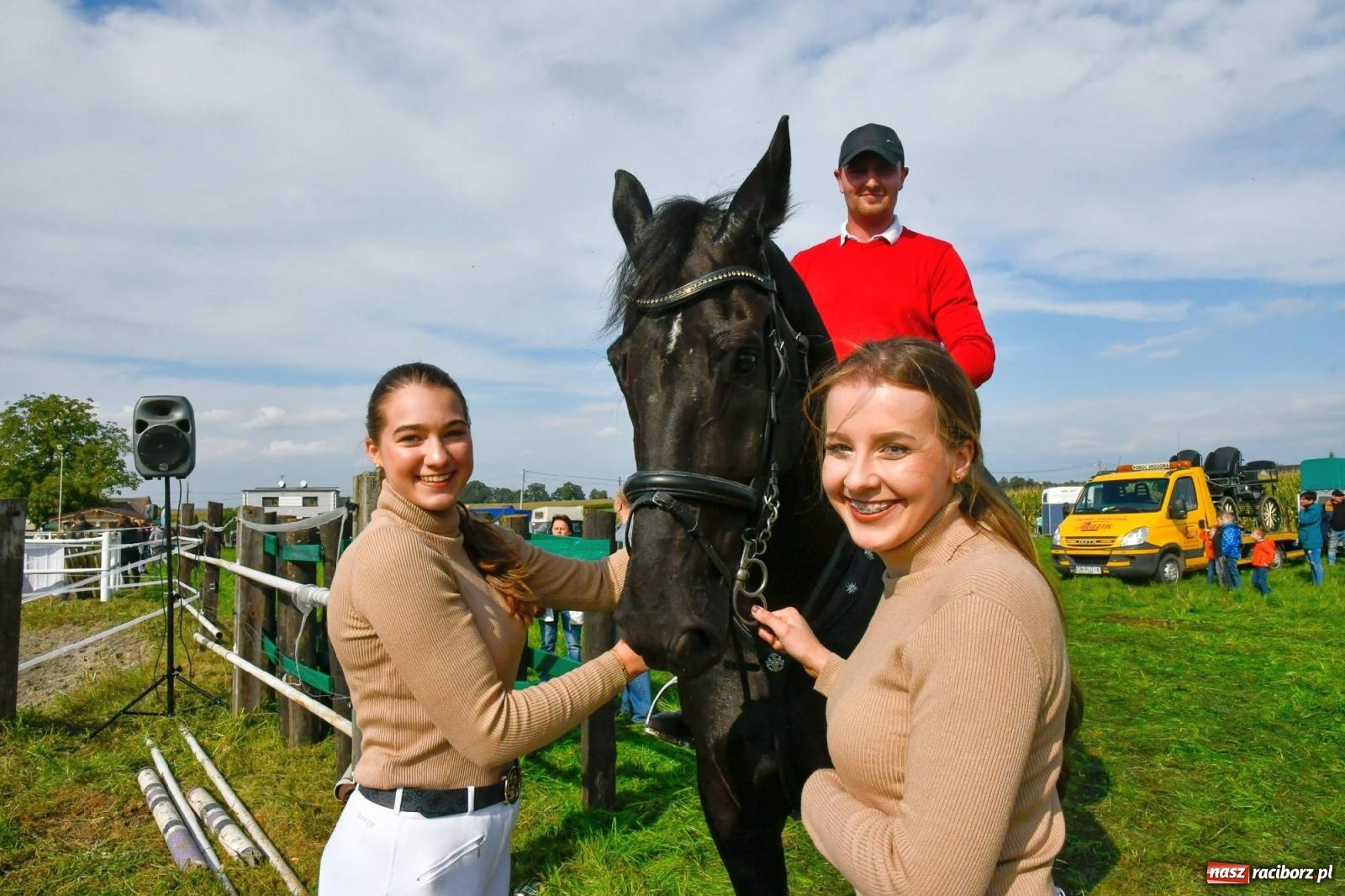 Zdjęcie w galerii na portalu naszraciborz.pl: Ponad sto koni na żerdzińskim Hubertusie [FOTO i WIDEO] wiadomości z regionu
