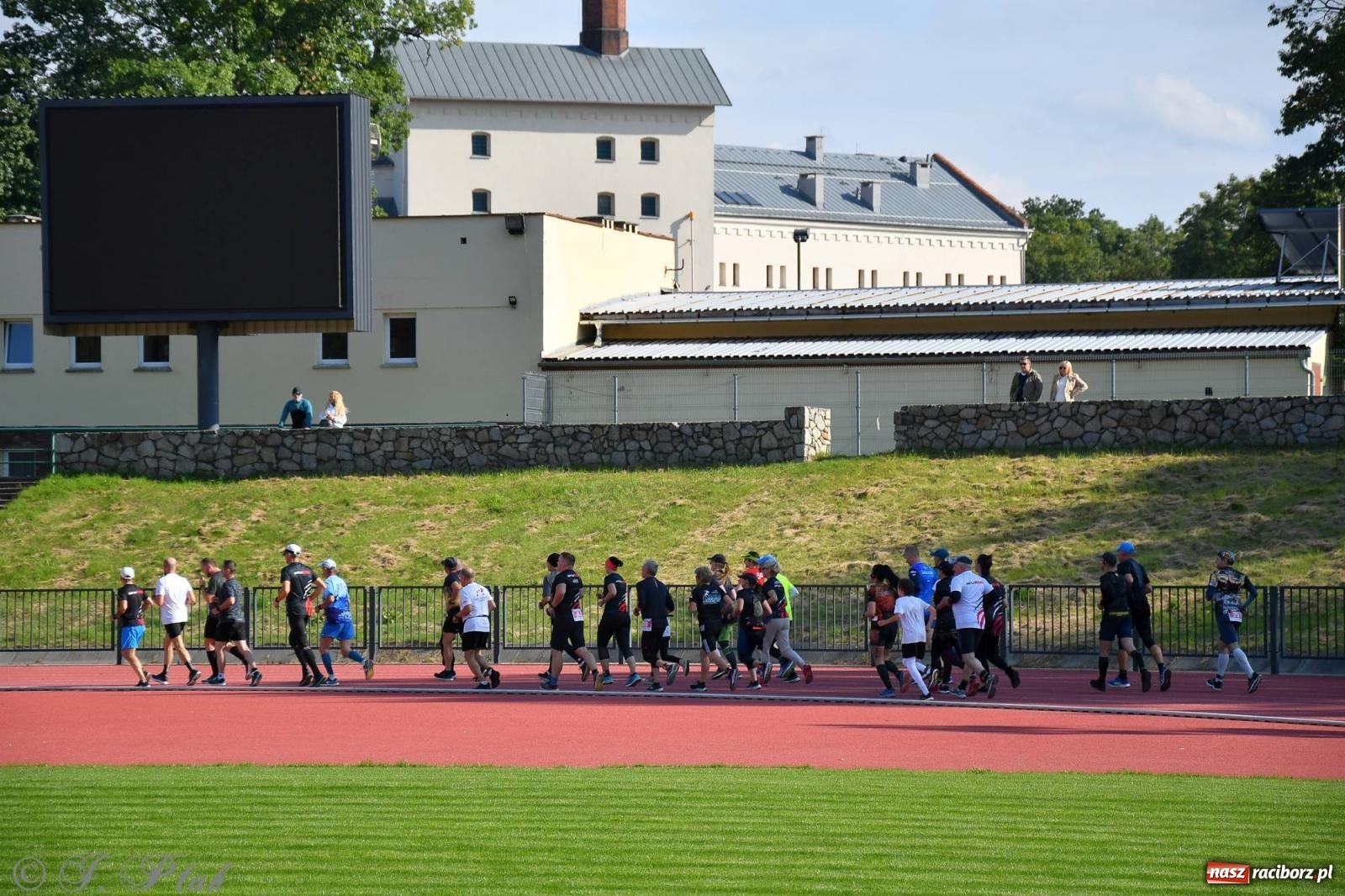 Zdjęcie w galerii na portalu naszraciborz.pl: FUN z EASYRUN 24 godziny non-stop [FOTO i WIDEO] wiadomości z regionu