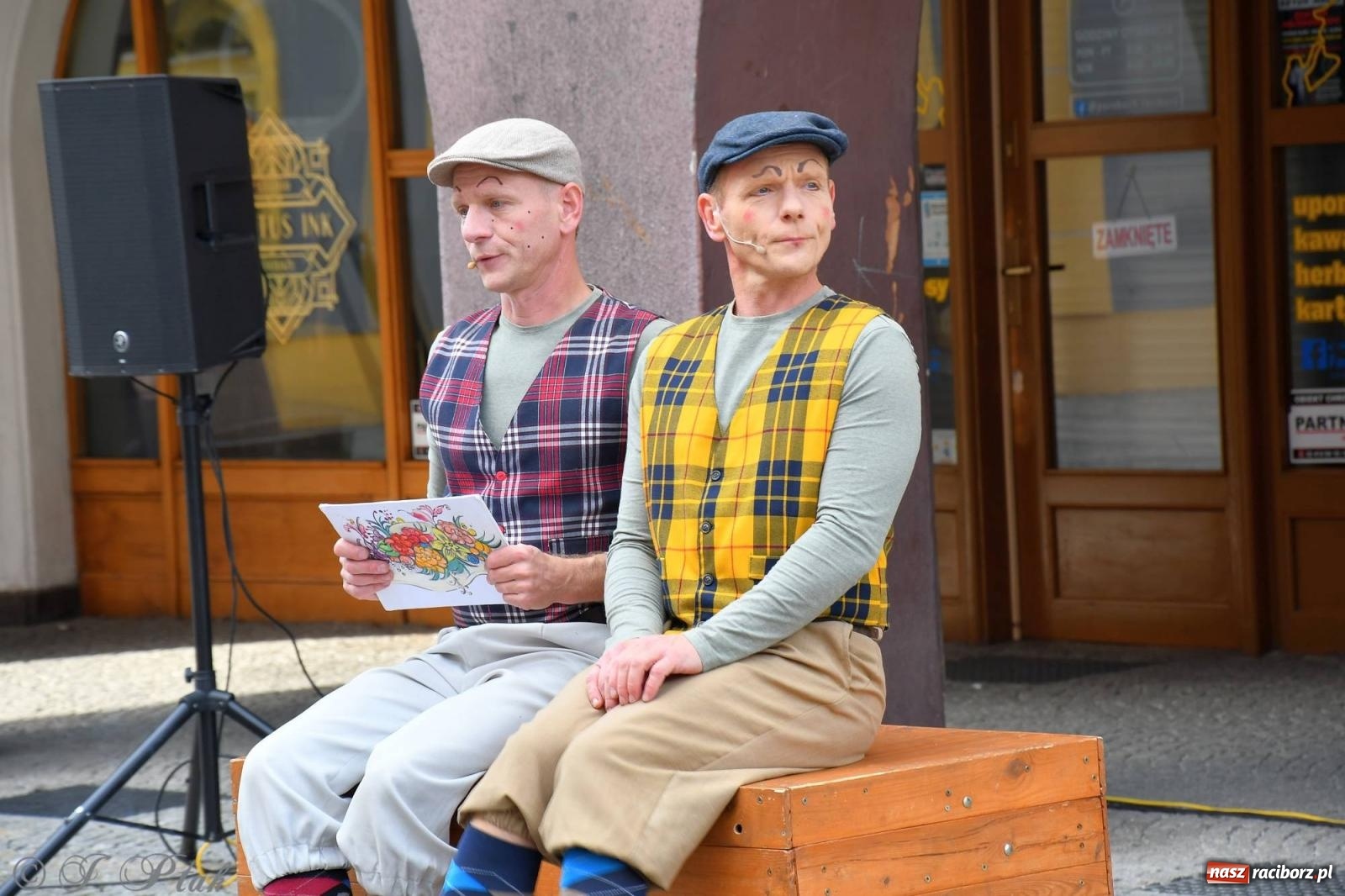 Zdjęcie w galerii na portalu naszraciborz.pl: Teatr Delikates wystąpił na raciborskiej starówce [FOTO i WIDEO] wiadomości z regionu