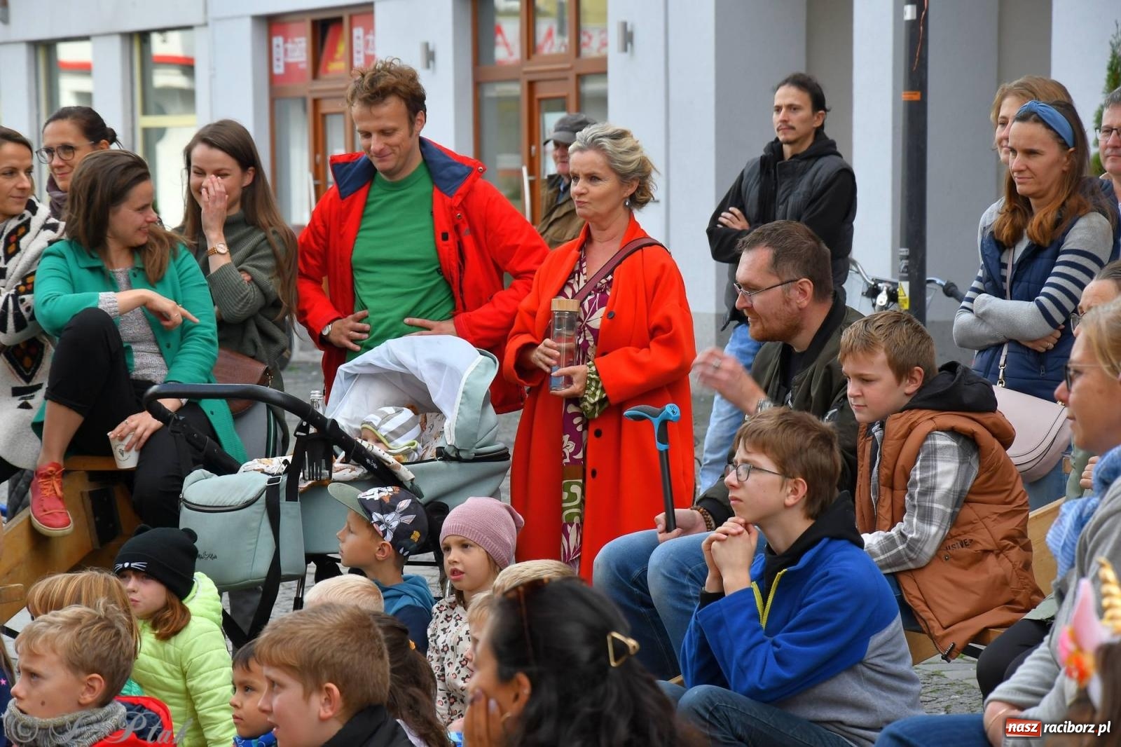 Zdjęcie w galerii na portalu naszraciborz.pl: Teatr Delikates wystąpił na raciborskiej starówce [FOTO i WIDEO] wiadomości z regionu