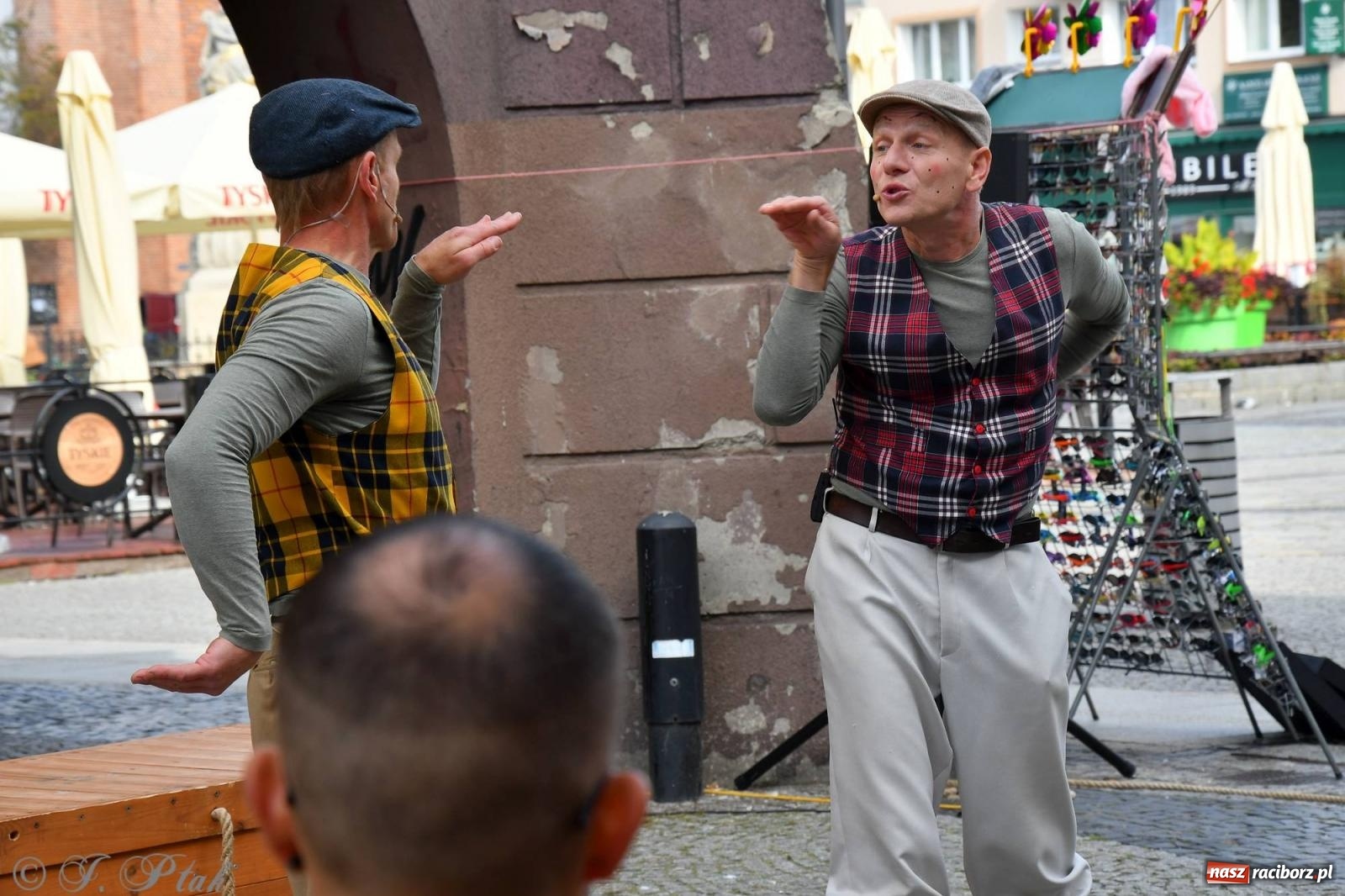 Zdjęcie w galerii na portalu naszraciborz.pl: Teatr Delikates wystąpił na raciborskiej starówce [FOTO i WIDEO] wiadomości z regionu