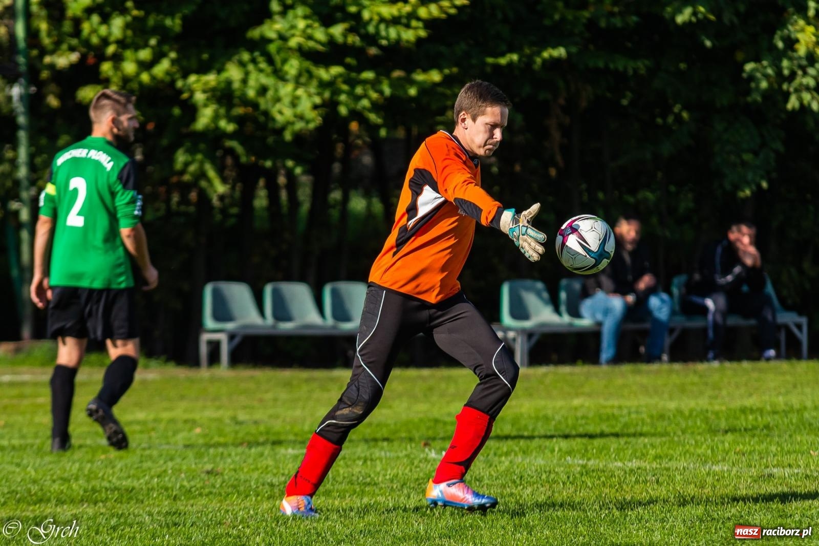 Zdjęcie w galerii na portalu naszraciborz.pl: Wicher Płonia niestraszny pszowskiemu Górnikowi [FOTO] wiadomości z regionu
