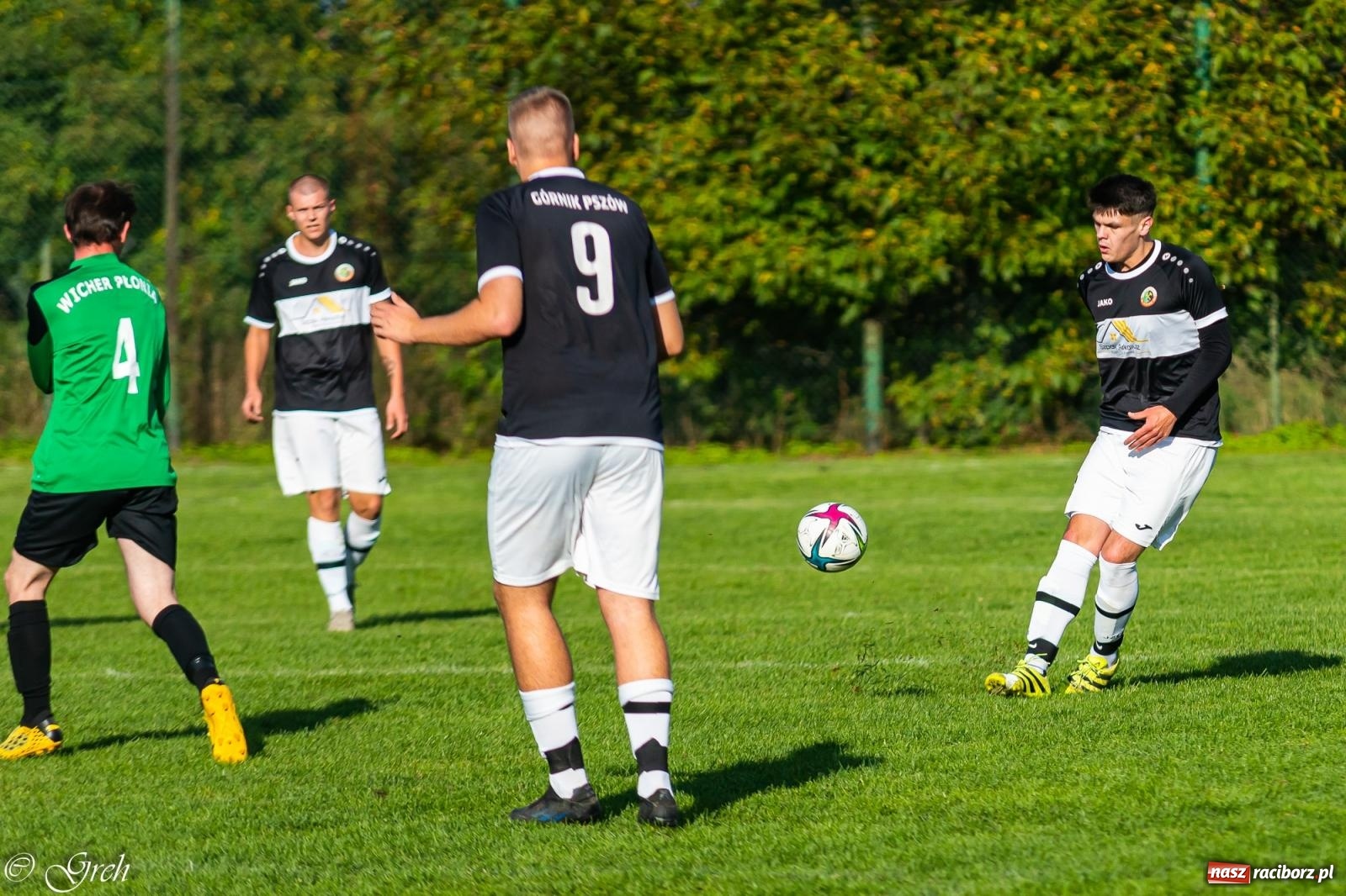 Zdjęcie w galerii na portalu naszraciborz.pl: Wicher Płonia niestraszny pszowskiemu Górnikowi [FOTO] wiadomości z regionu