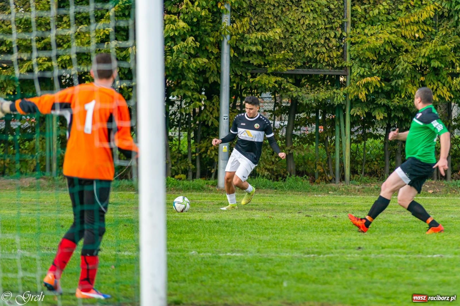 Zdjęcie w galerii na portalu naszraciborz.pl: Wicher Płonia niestraszny pszowskiemu Górnikowi [FOTO] wiadomości z regionu
