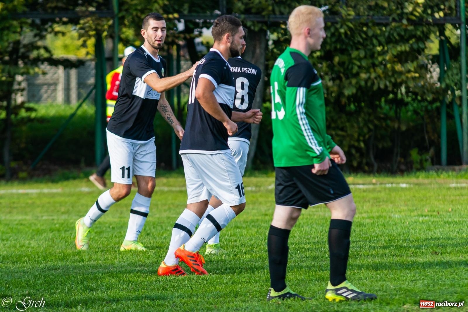 Zdjęcie w galerii na portalu naszraciborz.pl: Wicher Płonia niestraszny pszowskiemu Górnikowi [FOTO] wiadomości z regionu