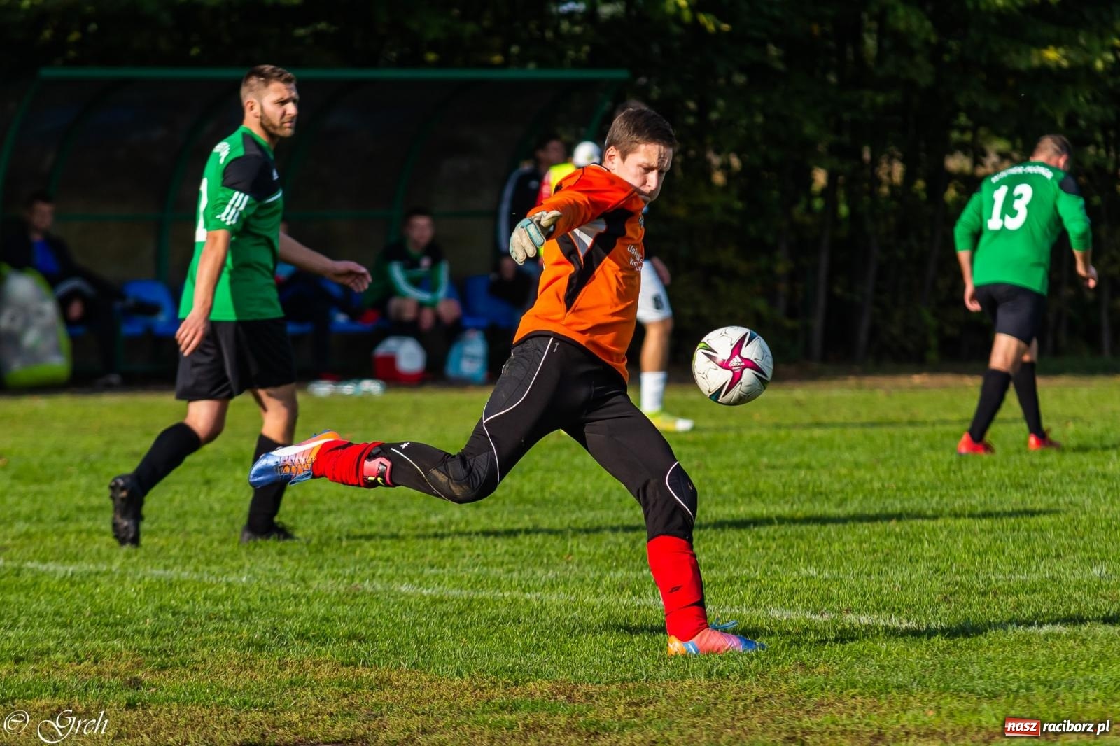 Zdjęcie w galerii na portalu naszraciborz.pl: Wicher Płonia niestraszny pszowskiemu Górnikowi [FOTO] wiadomości z regionu