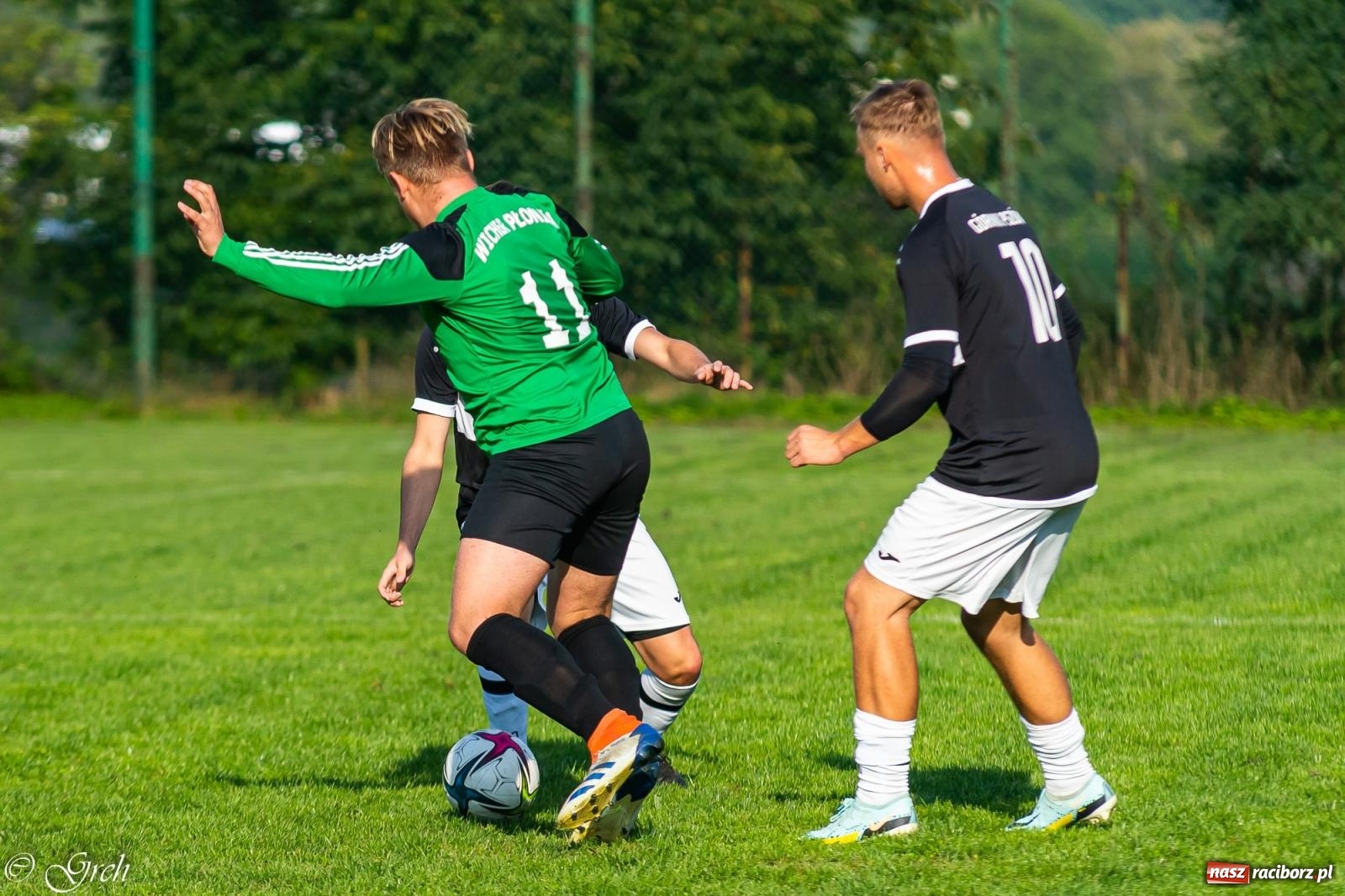 Zdjęcie w galerii na portalu naszraciborz.pl: Wicher Płonia niestraszny pszowskiemu Górnikowi [FOTO] wiadomości z regionu