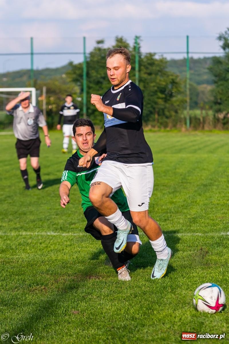 Zdjęcie w galerii na portalu naszraciborz.pl: Wicher Płonia niestraszny pszowskiemu Górnikowi [FOTO] wiadomości z regionu
