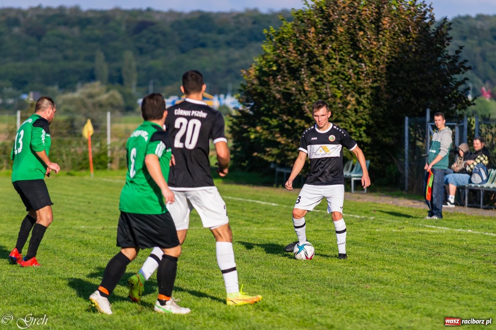 Zdjęcie w galerii na portalu naszraciborz.pl: Wicher Płonia niestraszny pszowskiemu Górnikowi [FOTO] wiadomości z regionu